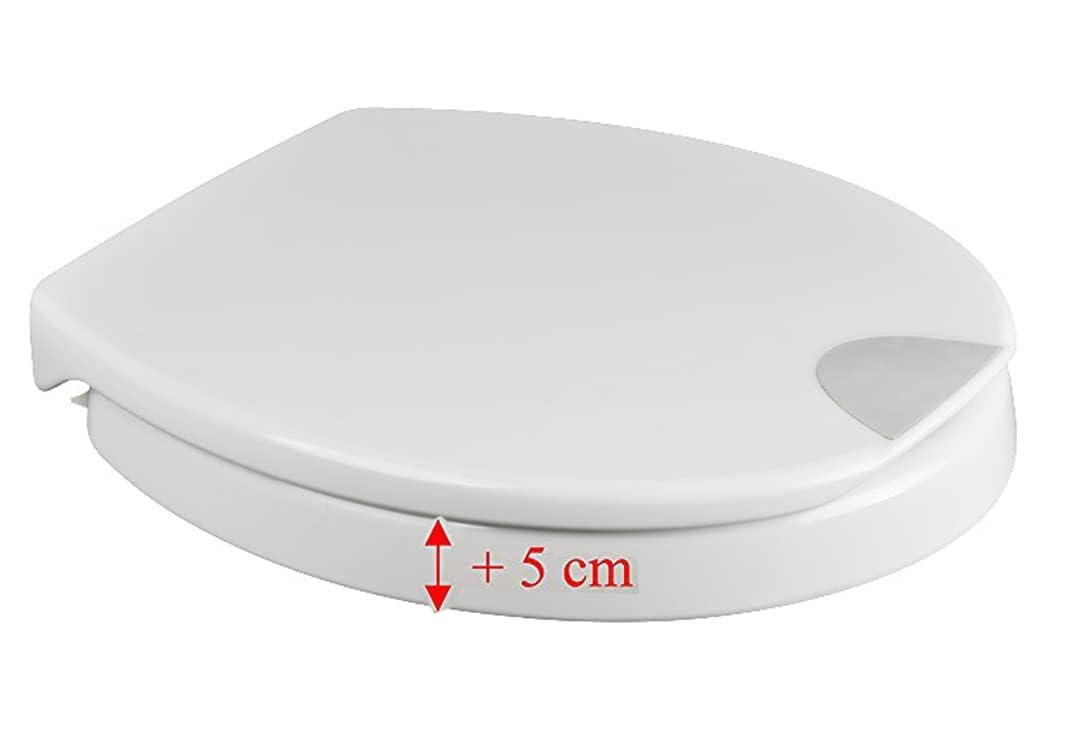 Sedile per WC rialzato bianco che mostra un aumento di altezza di 5 cm.
