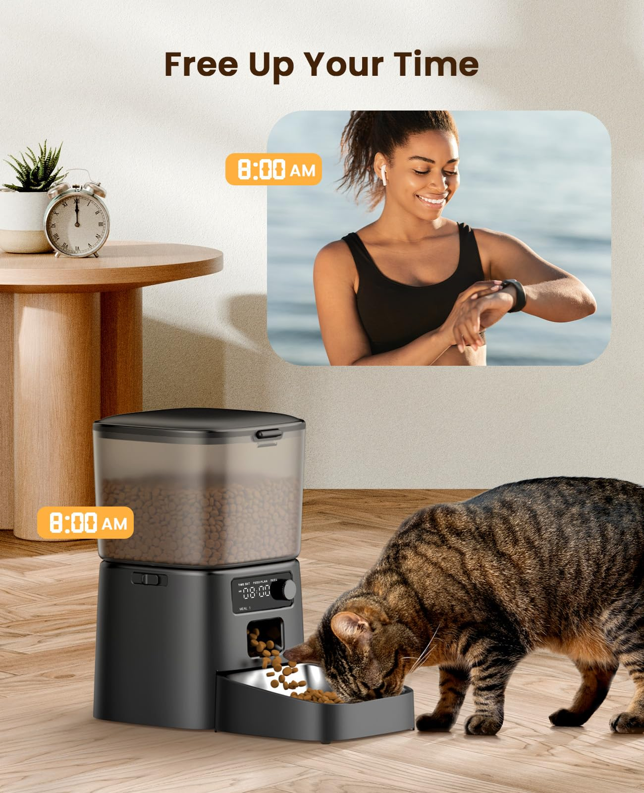 Una mangiatoia automatica dà cibo a un gatto alle 8 mentre una donna fa sport.