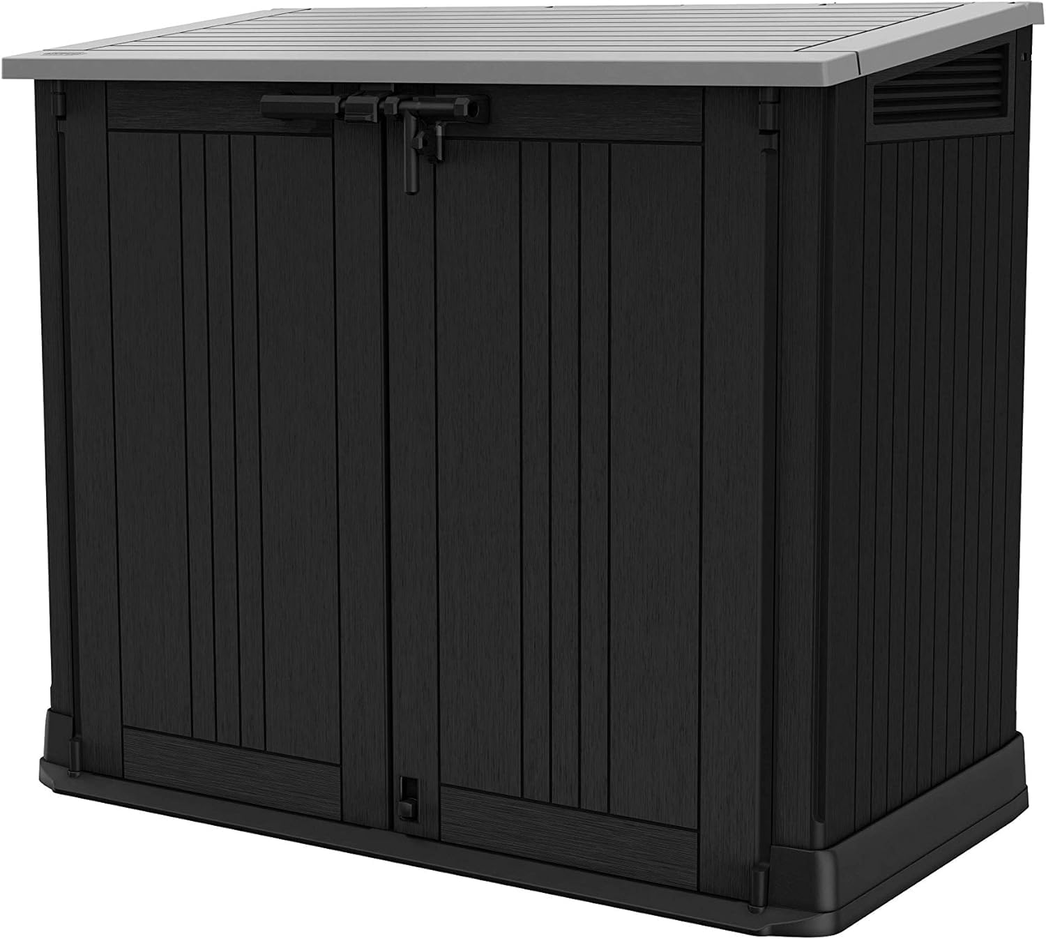 Un coffre de rangement noir d'extérieur avec un toit gris en pente et des doubles portes.