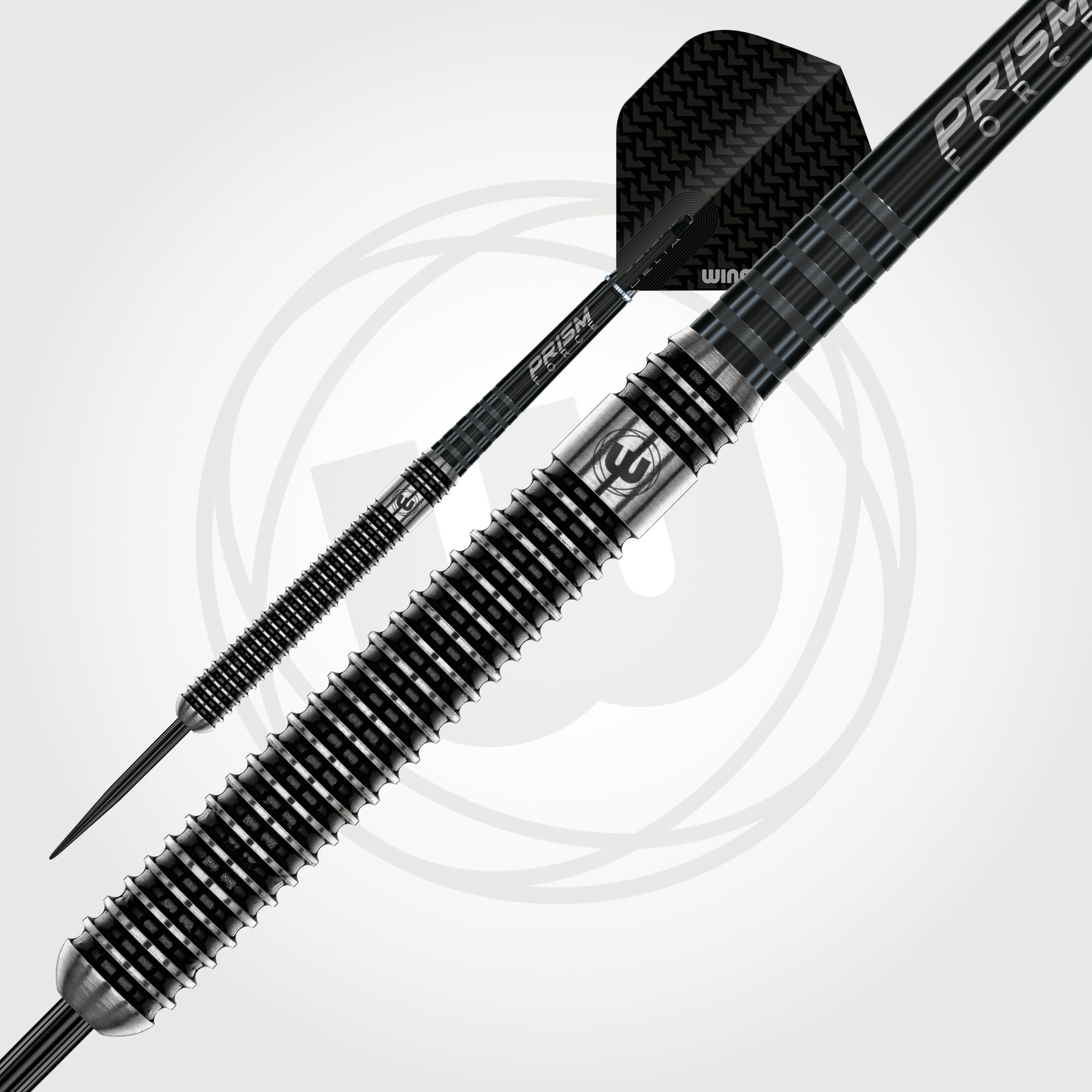 Due moderni darts neri e argentati con barilotti scanalati e alette nere su sfondo chiaro.