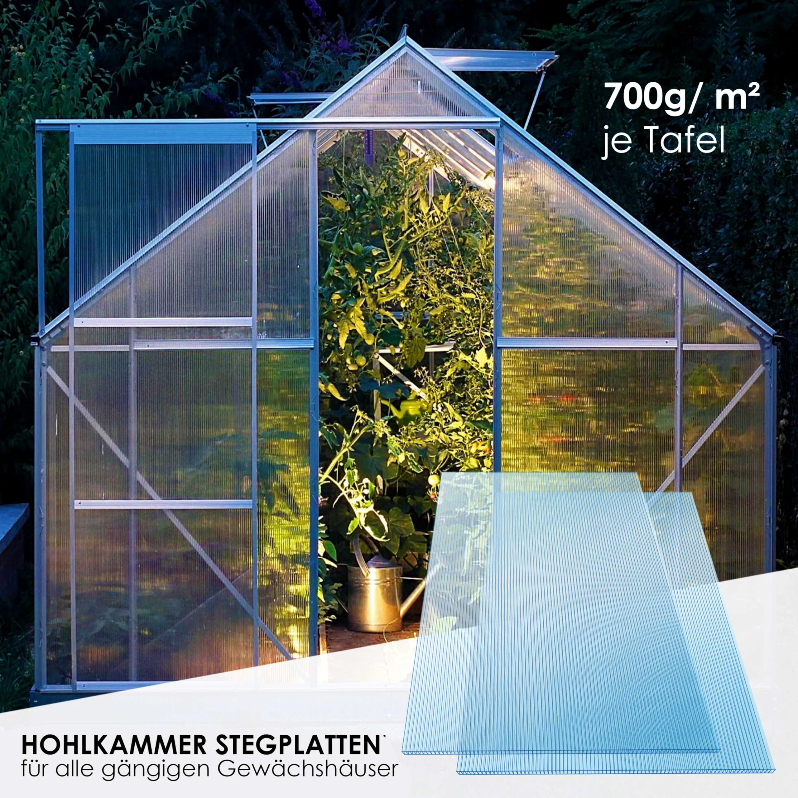 Ein Gewächshaus mit lichtdurchlässigen Platten, grünen Pflanzen im Inneren und blauen Hohlkammerplatten im Vordergrund.