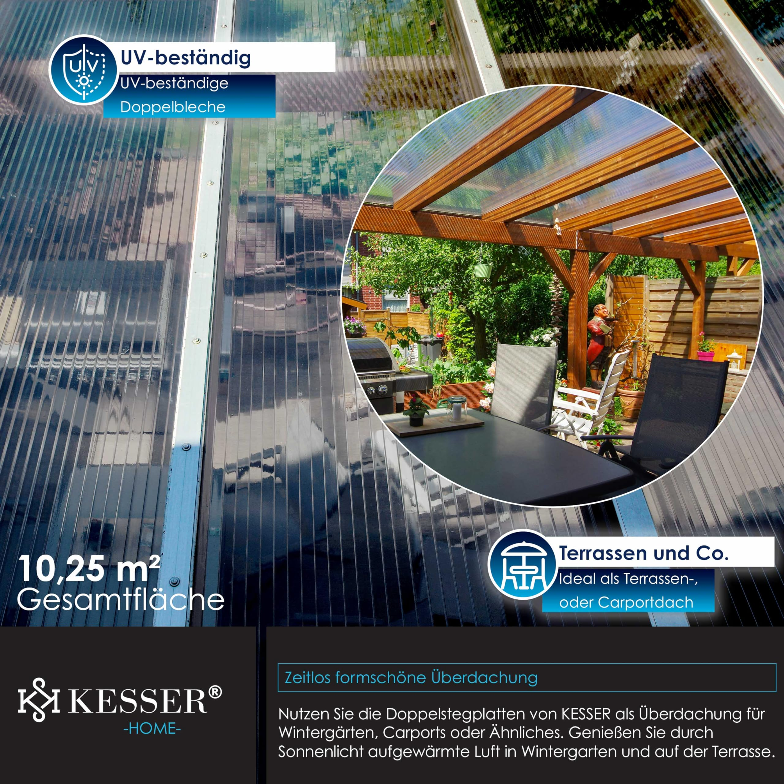 Doppelstegplatten von Kesser als Terrassendach mit Holzrahmen und Gartenblick.