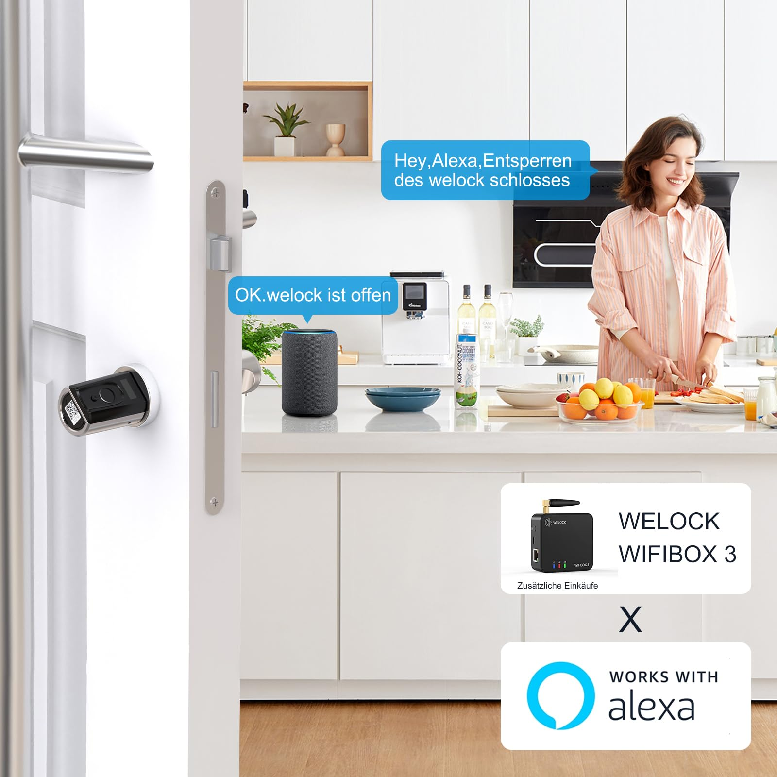 Eine Frau in einer Küche steuert ein Smart-Lock mit Alexa Sprachbefehl.