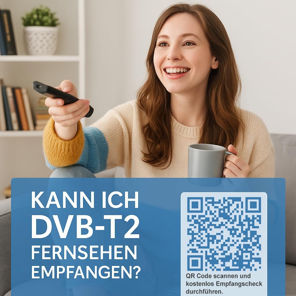 Eine lächelnde Frau hält eine Fernbedienung und eine Tasse, mit Text und QR-Code im Vordergrund.