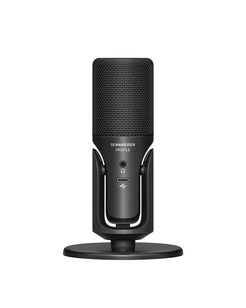 Un microfono USB Sennheiser Profile nero si trova verticalmente su una base rotonda su sfondo bianco.