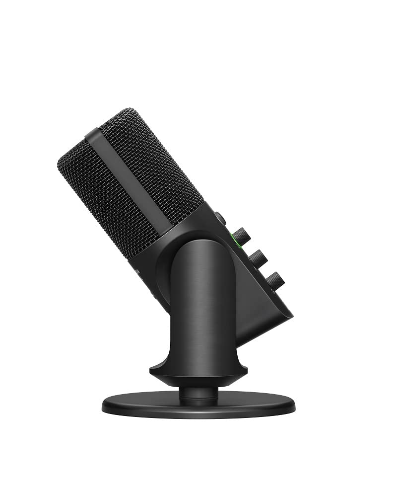 Un microfono da tavolo nero con manopole su una base rotonda su sfondo bianco.