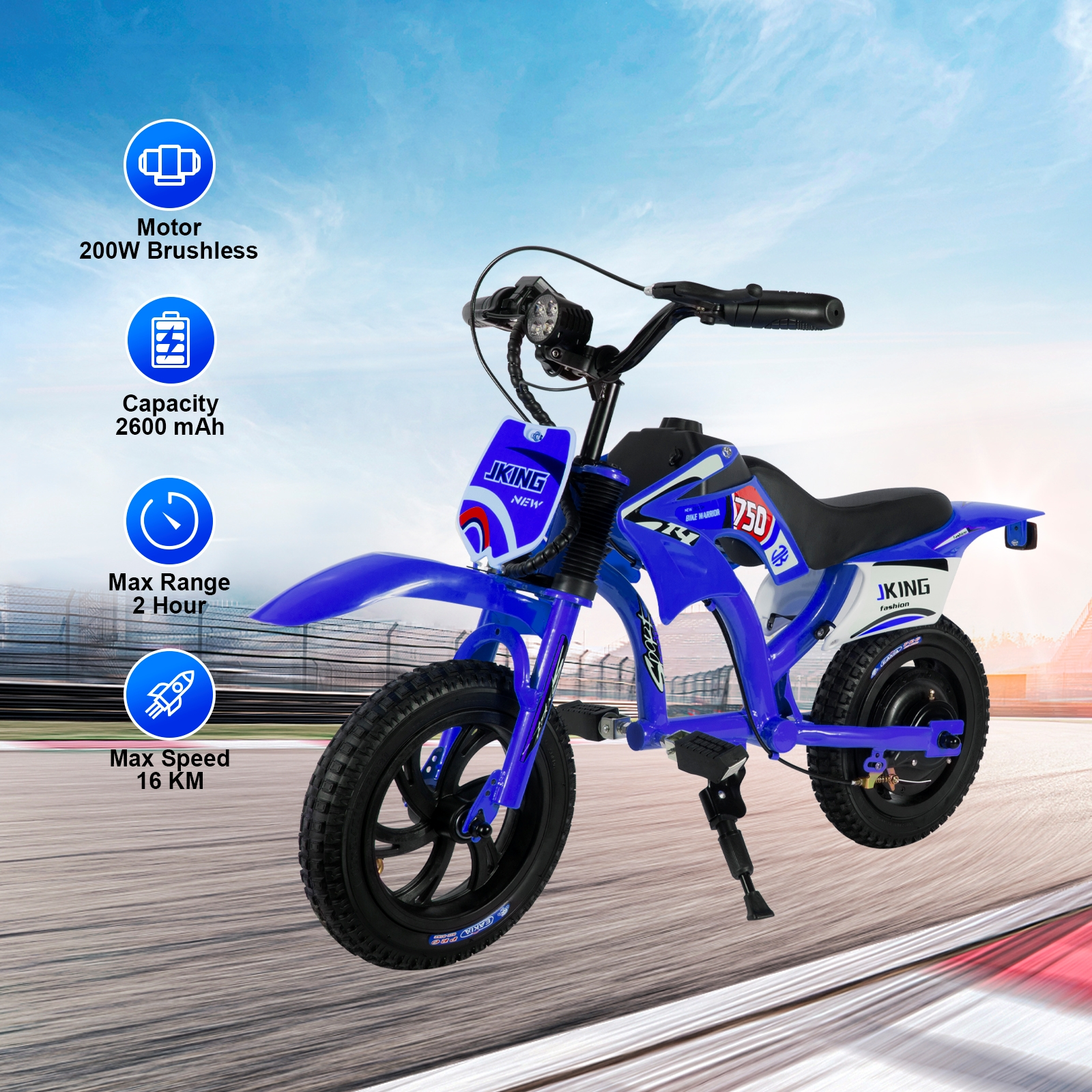 Una moto elettrica per bambini blu e nera su una pista con icone di caratteristiche tecniche a sinistra.