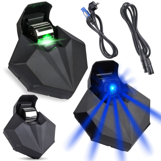 Drei schwarze, geometrische Ladestationen mit grünem und blauem Licht sowie zwei Kabel auf weißem Hintergrund.