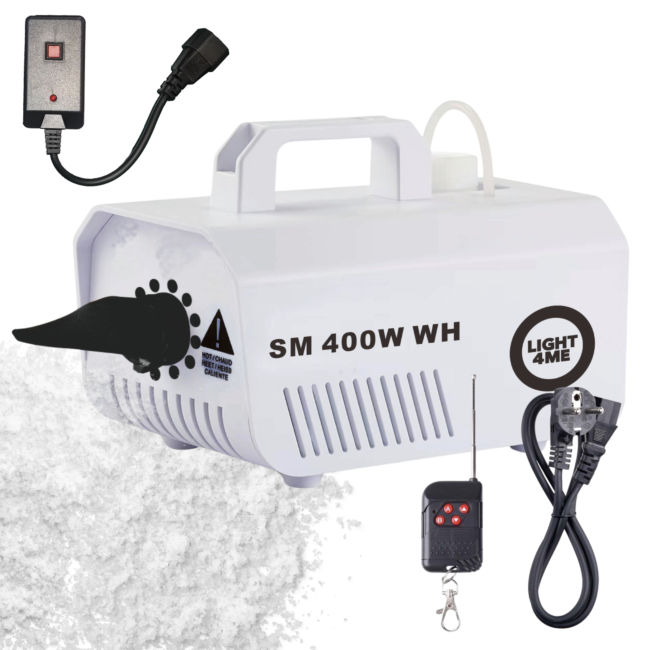 Weiße Nebelmaschine SM 400W WH mit Kabel, Fernbedienung und Düse auf weißem Hintergrund.