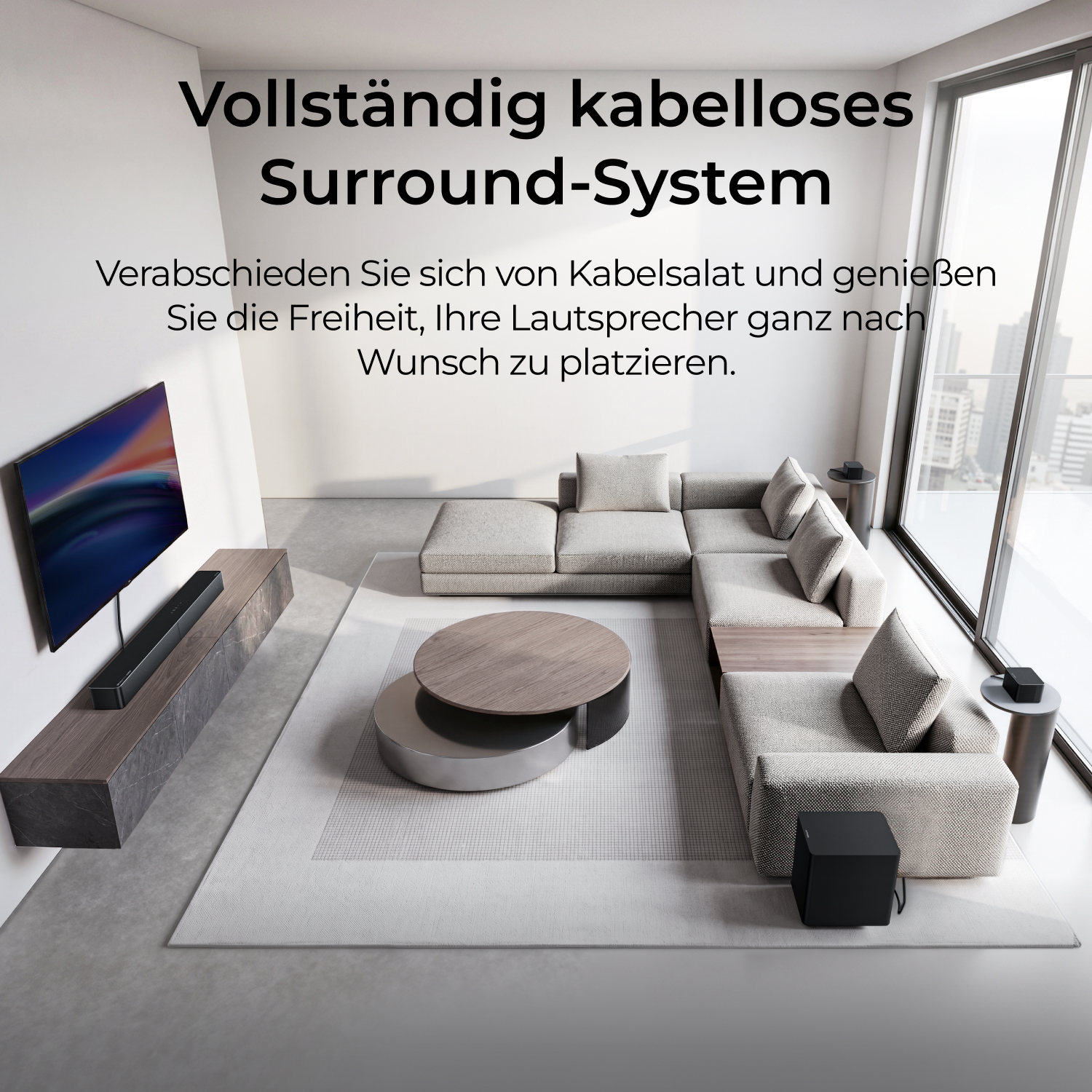 Salon moderne avec canapé clair, table basse, téléviseur et système audio sans fil, texte superposé.