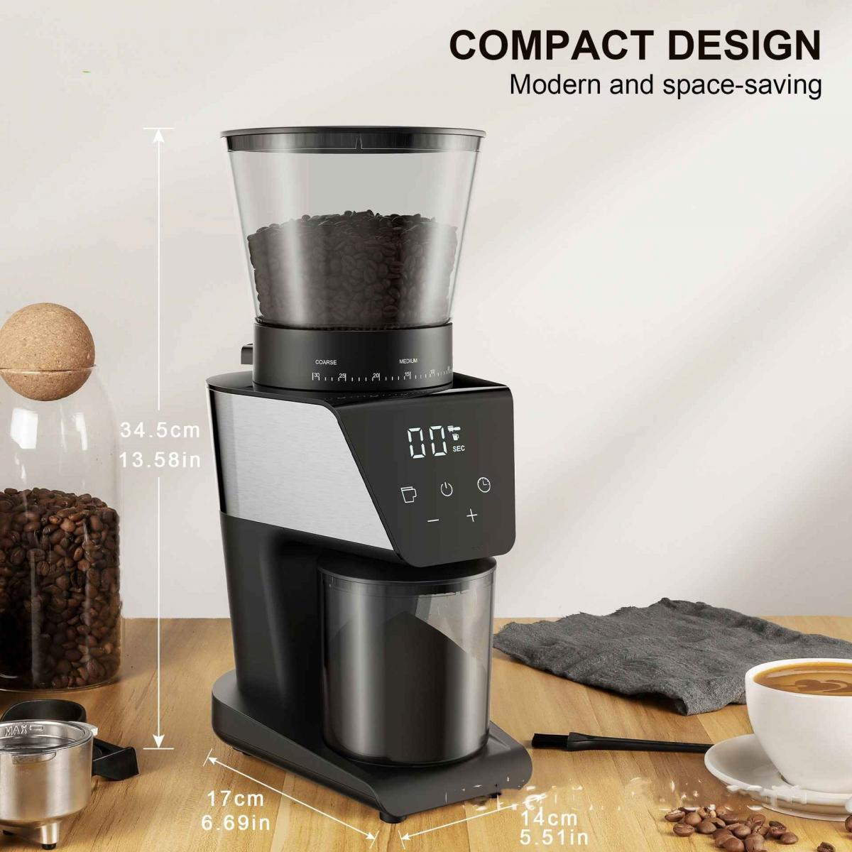 Kompakte Kaffeemühle mit Bohnenbehälter, digitalem Display und Maßen auf Holztisch.