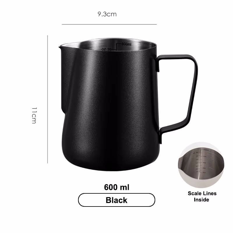 Schwarzes Milchkännchen aus Edelstahl, 600 ml, mit Maßen von 9,3 cm Breite und 11 cm Höhe.