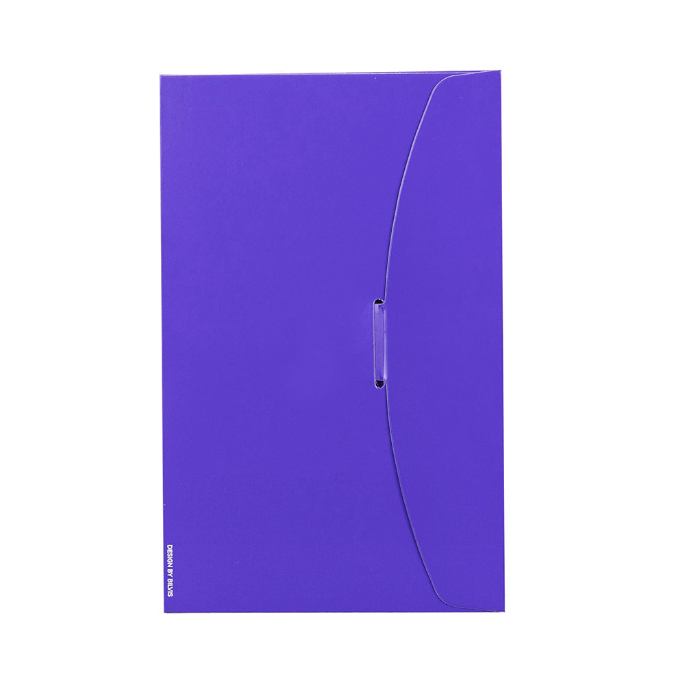 Beyaz arka planda kavisli kapaklı ve beyaz yazılı kapalı mor evrak dosyası.