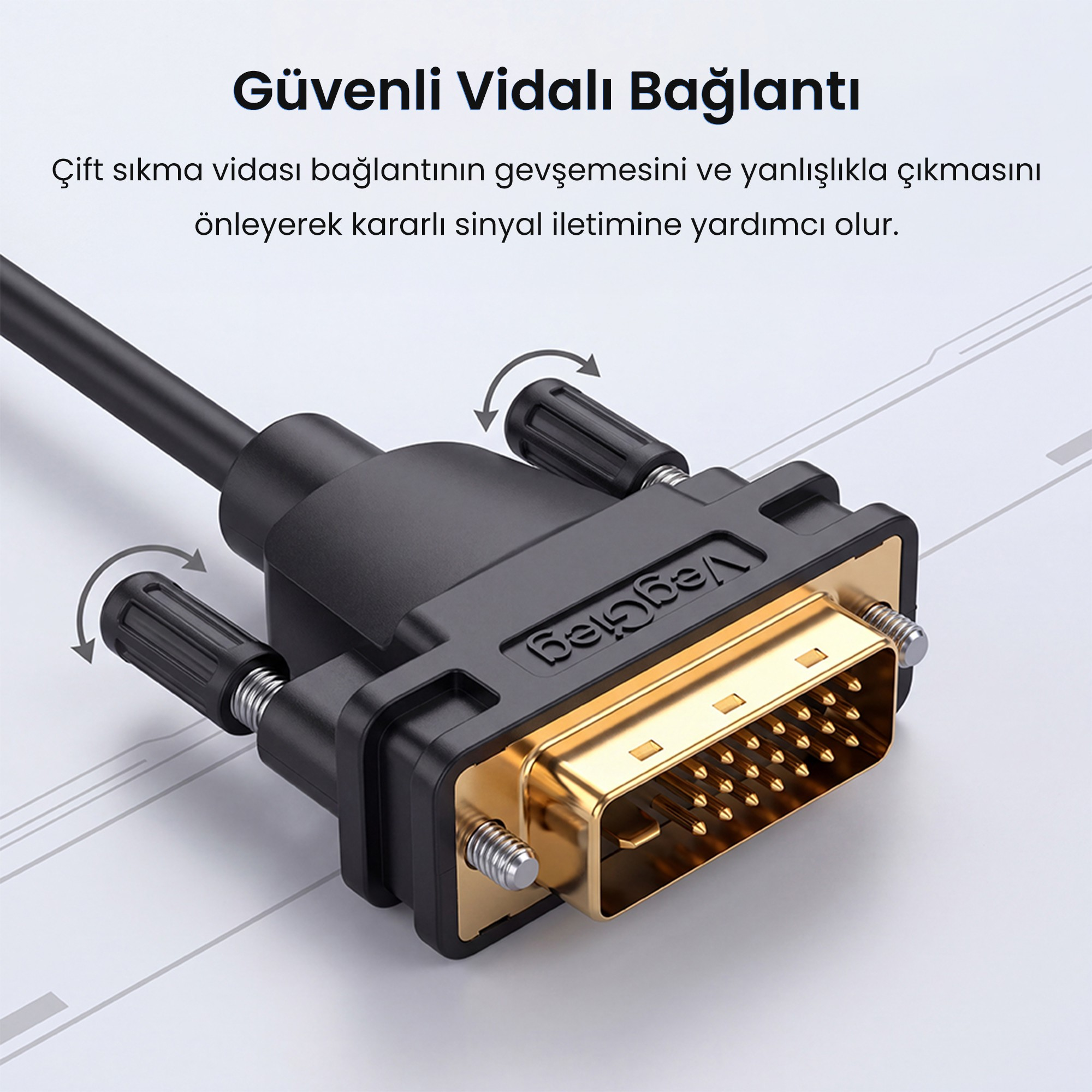 Altın uçlu ve iki vidalı siyah VGA kablosu.