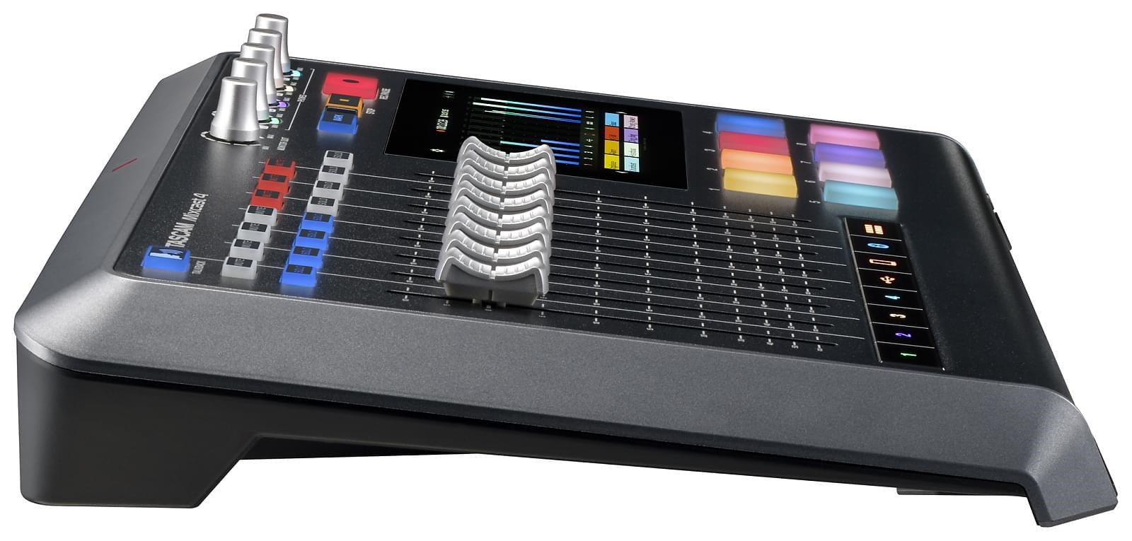 Ein schwarzes Tascam Mixcast 4 Podcast-Mischpult mit Reglern, Fadern und einem Farbdisplay.