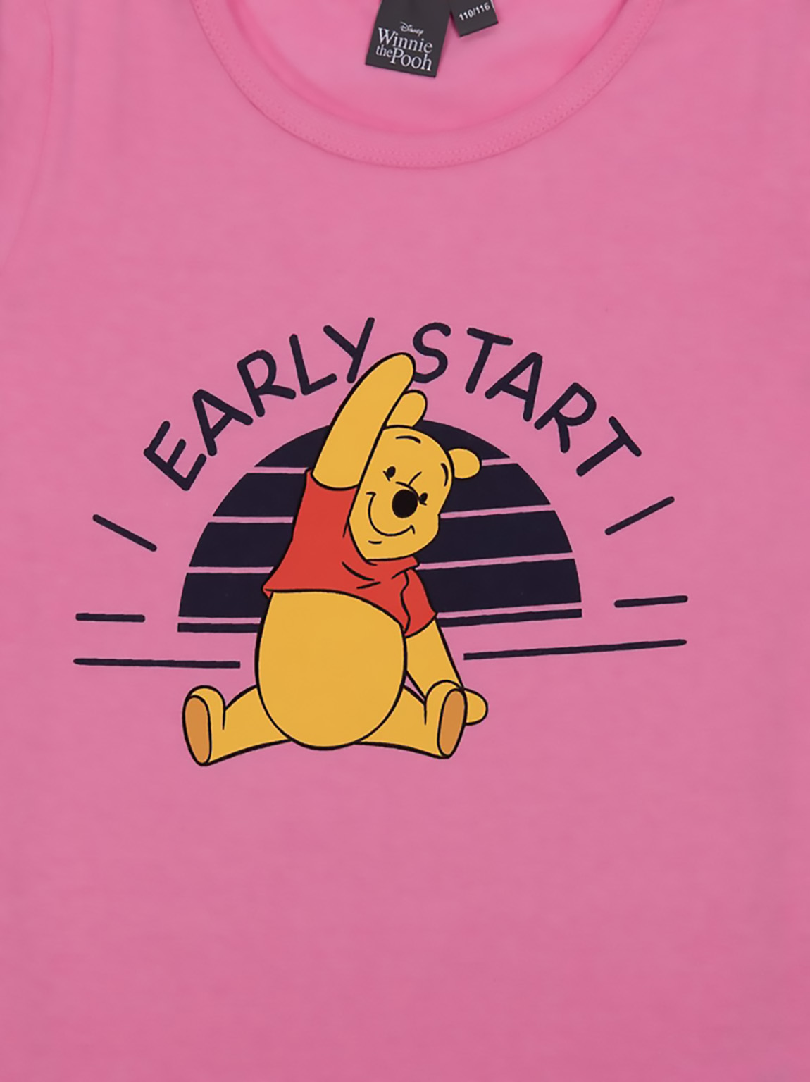 Rosa T-Shirt mit Winnie Puuh, der Yoga macht, und dem Text "Early Start".