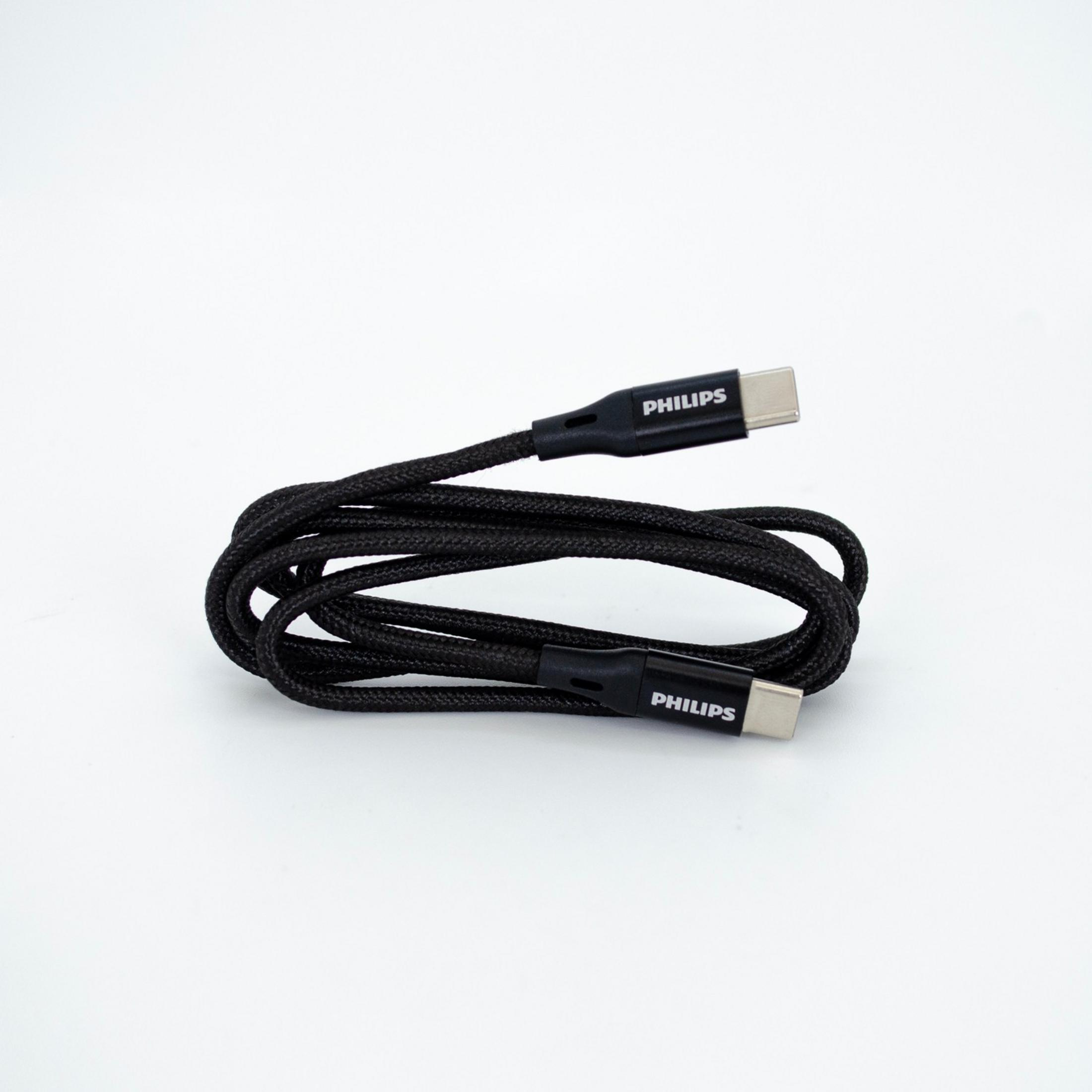 Beyaz arka planda sarılmış siyah Philips USB-C kablosu.