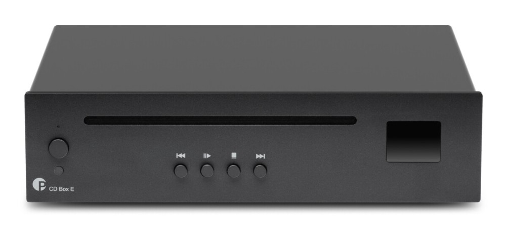 Czarny odtwarzacz audio CD Box E ze szczeliną z przodu, przyciskami sterującymi i małym wyświetlaczem na białym tle.