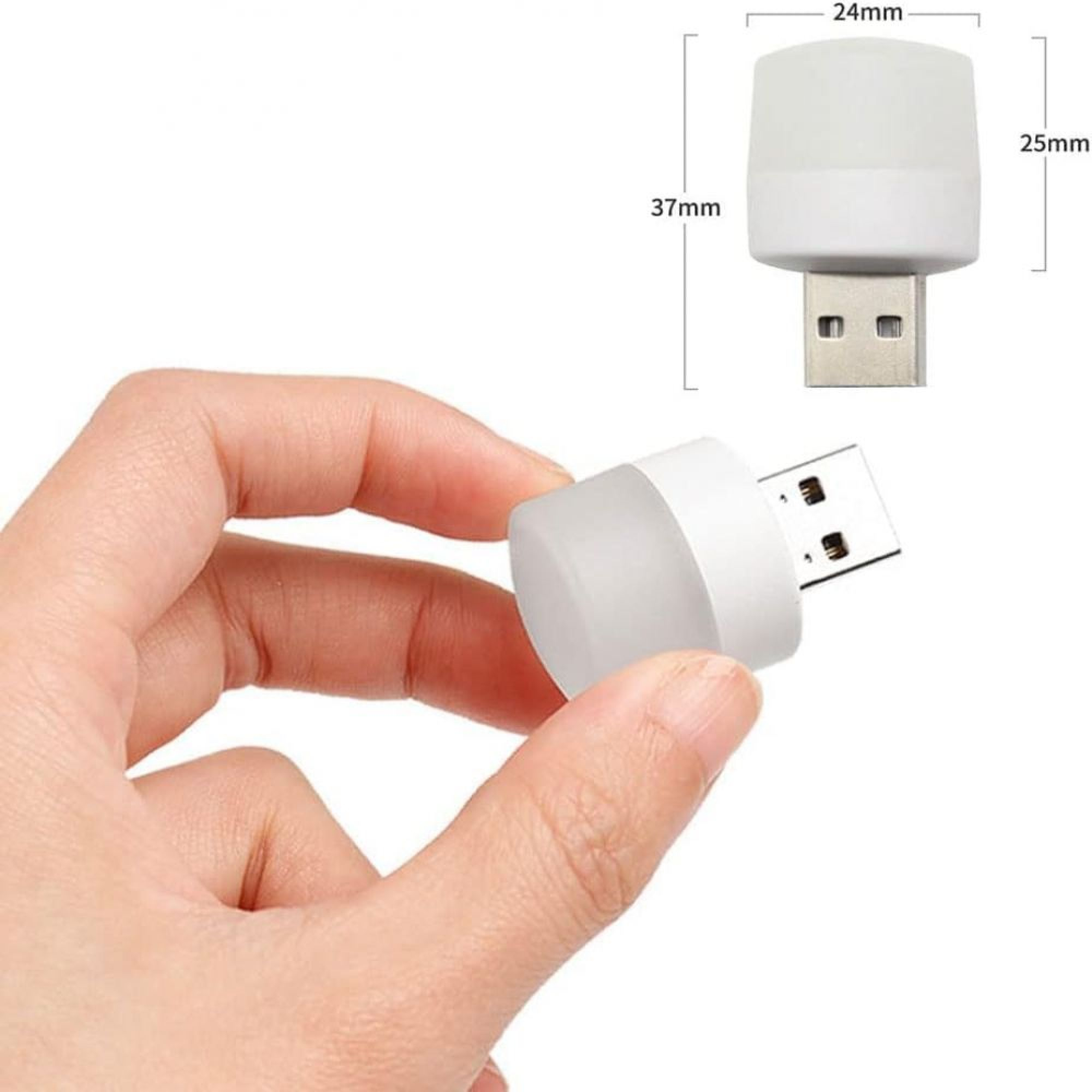 Eine Hand hält eine kleine weiße USB-Minilampe mit Maßangaben.
