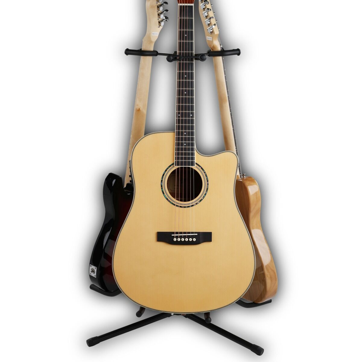 Mehrere Gitarren stehen sicher auf einem schwarzen Metallständer vor weißem Hintergrund.