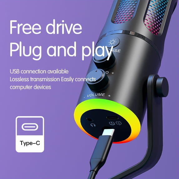 Ein schwarzes USB-Mikrofon mit RGB-Beleuchtung, Lautstärkeregler und angeschlossenem Type-C-Kabel auf violettem Hintergrund.