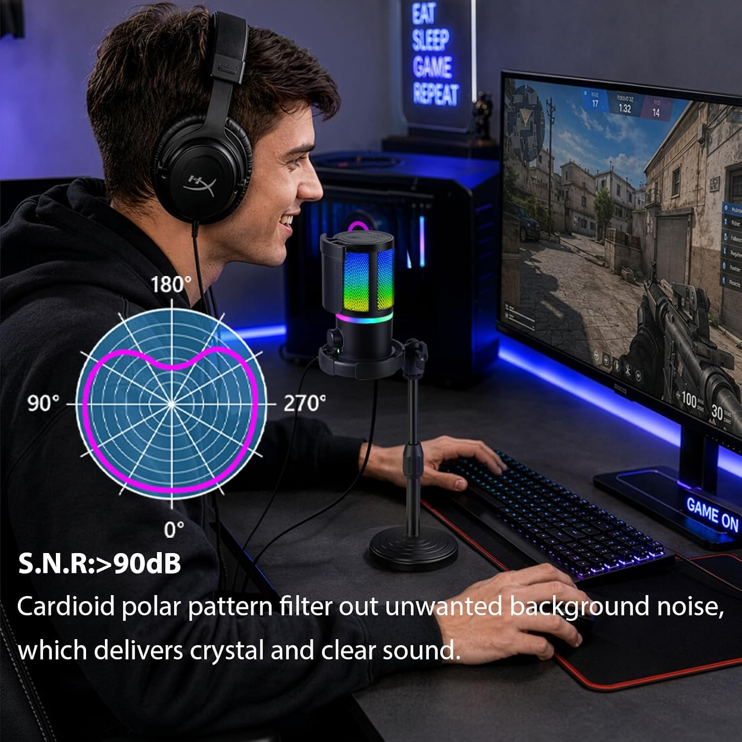 Ein Gamer mit Kopfhörern nutzt ein RGB-Mikrofon und eine Tastatur beim Spielen.