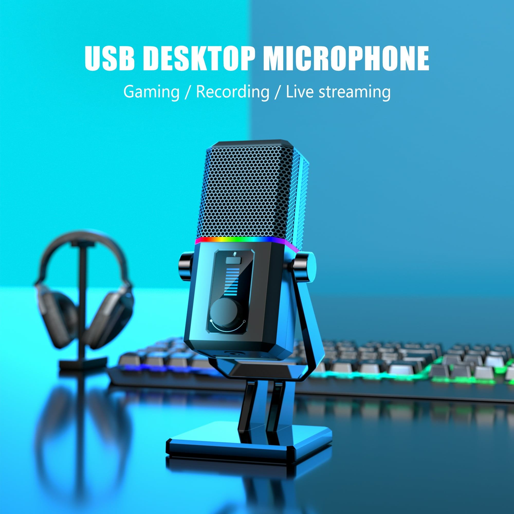 Ein USB-Desktop-Mikrofon auf einem blauen Tisch, mit einer Tastatur und Kopfhörern im Hintergrund.