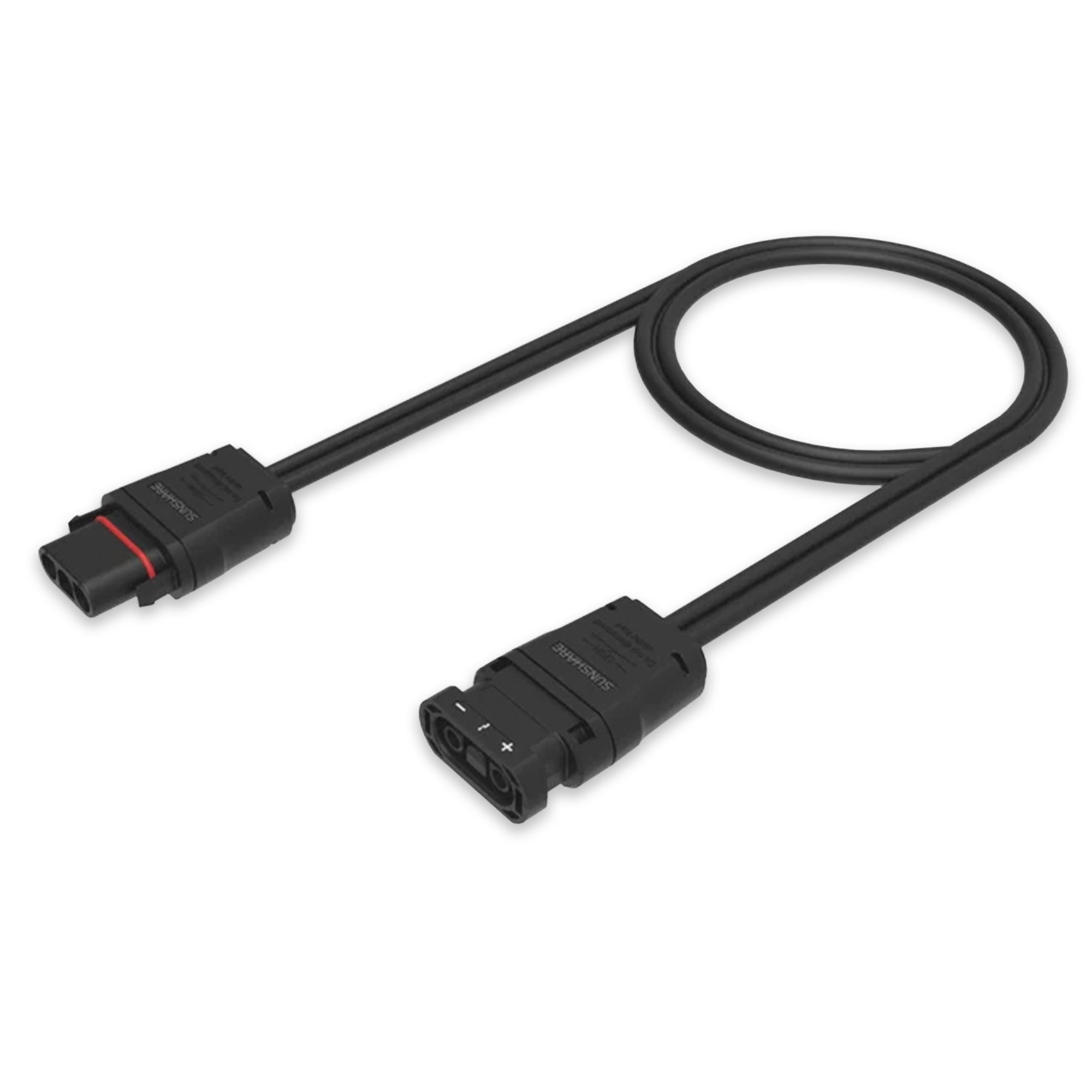 Ein schwarzes Kabel mit zwei Steckern auf weißem Hintergrund.