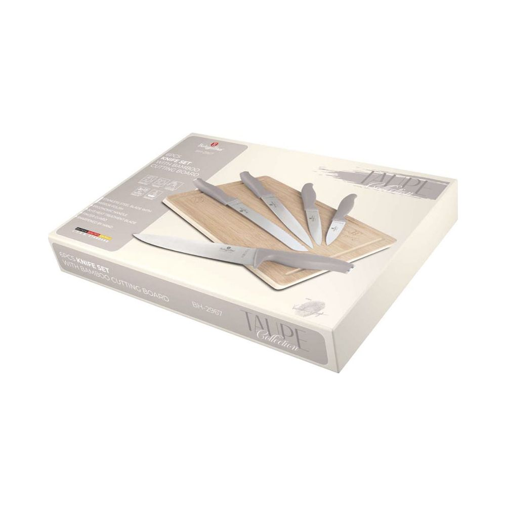 Ein Messerset mit Bambus-Schneidebrett in einer Verpackung der Taupe Collection.