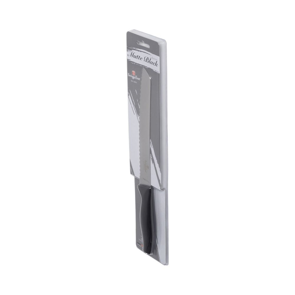 Ein langes Brotmesser in versiegelter Plastikverpackung, matte schwarze Kollektion.