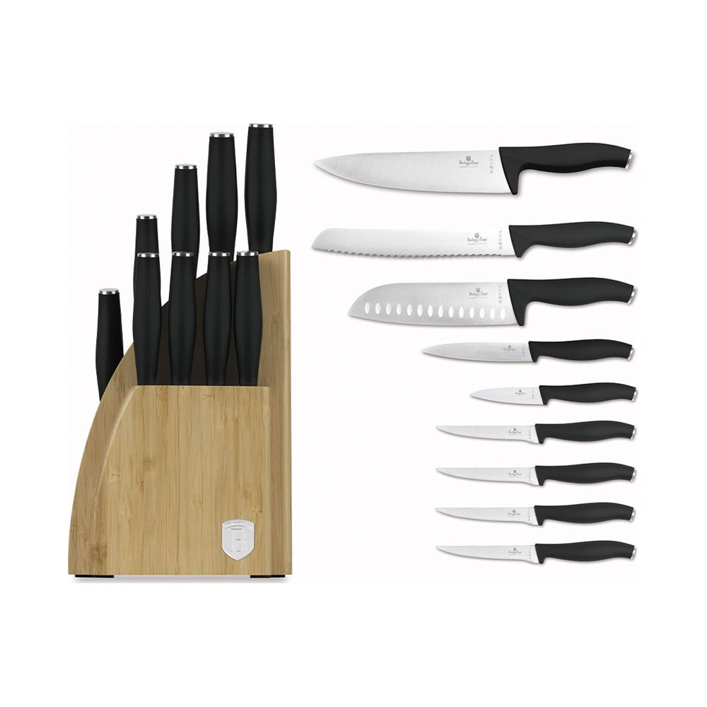 Un bloc à couteaux en bois avec neuf couteaux à manche noir disposés à côté.