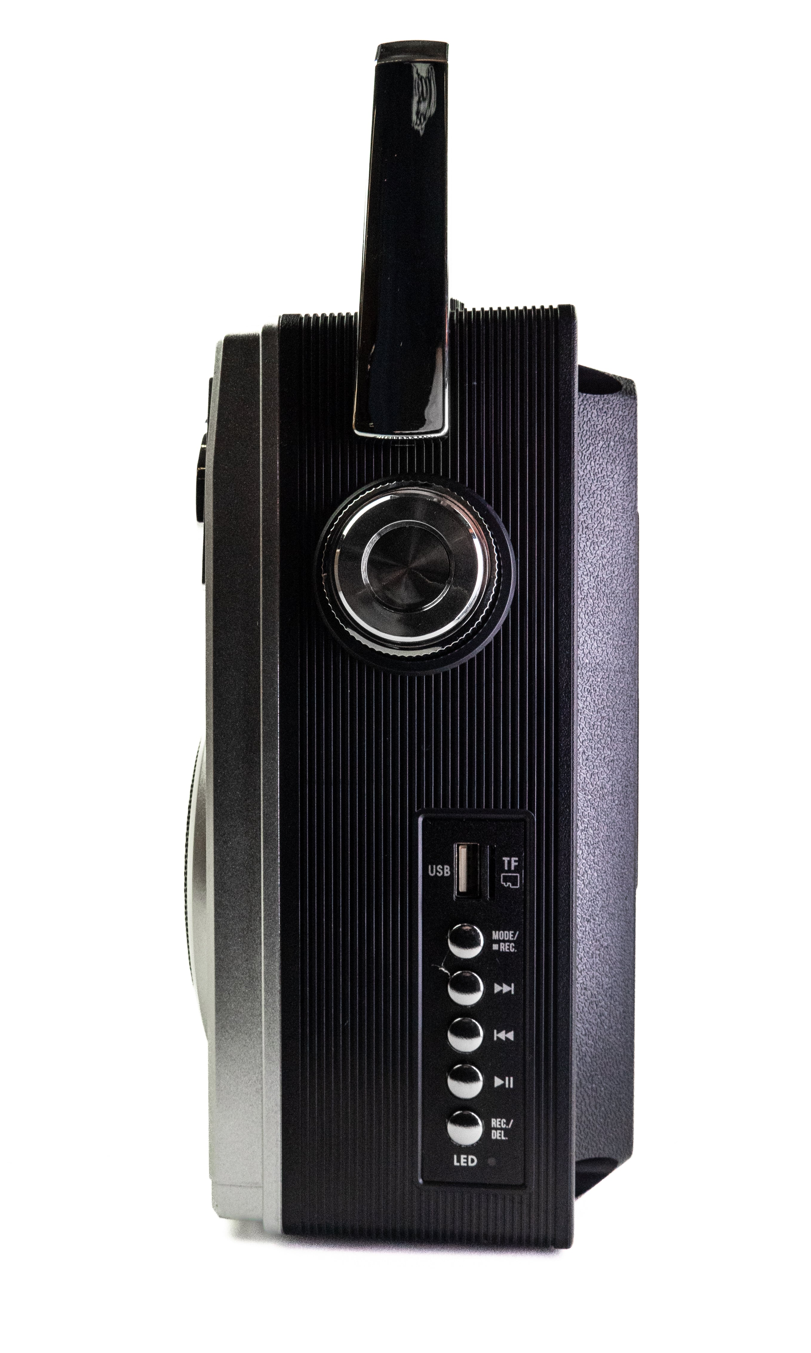 Seitenansicht eines schwarzen Retro-Radios mit Drehknopf, USB-Anschluss und Steuerungs-Tasten.