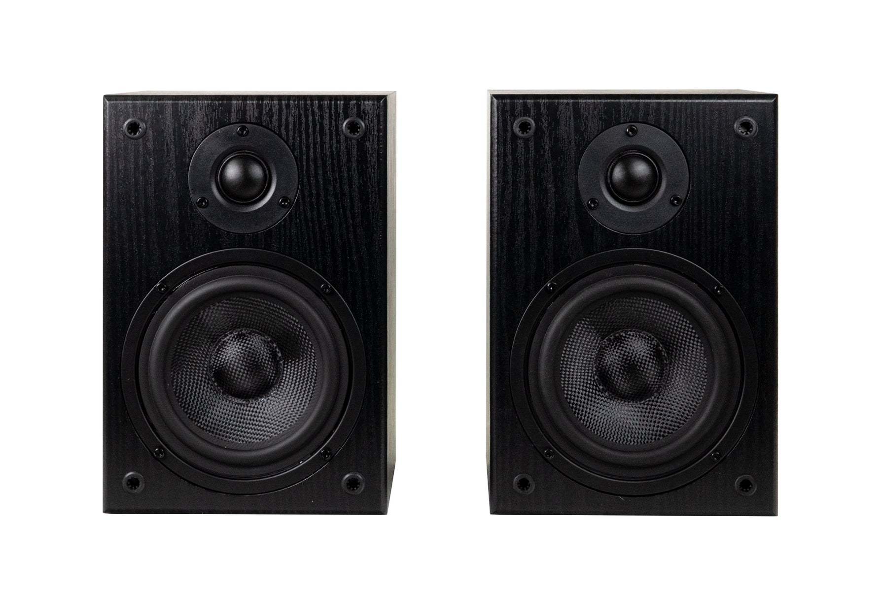 Zwei schwarze Hi-Fi-Lautsprecher mit Holzmaserung vor weißem Hintergrund.