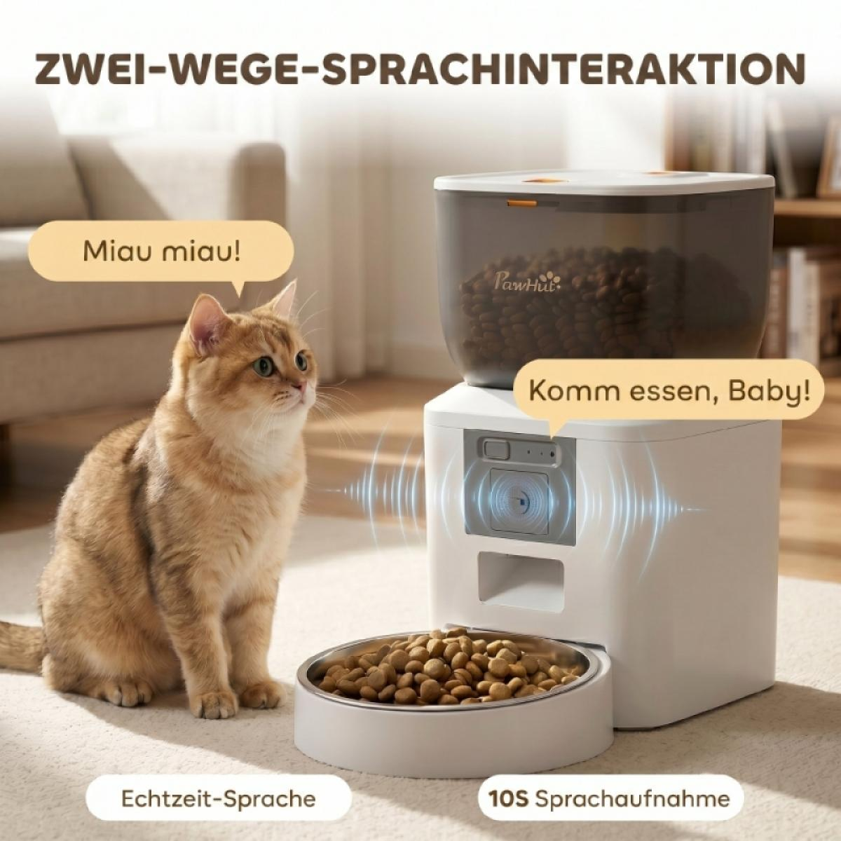 Eine Katze sitzt neben einem automatischen Futterautomaten mit Sprachfunktion.