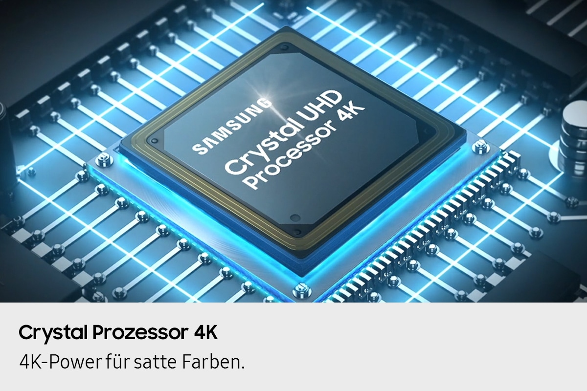 Samsung Crystal UHD Processor 4K Chip auf einer leuchtenden blauen Computer-Platine.