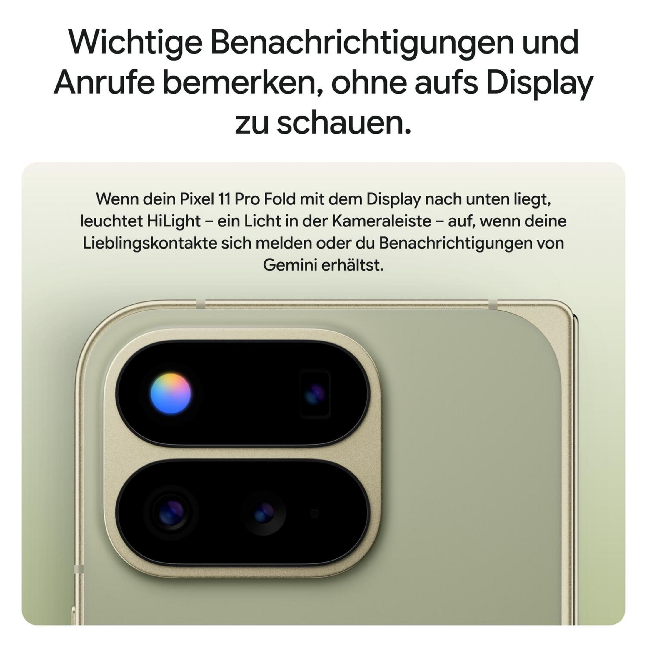 Primo piano della fotocamera posteriore di uno smartphone con luce LED di notifica.