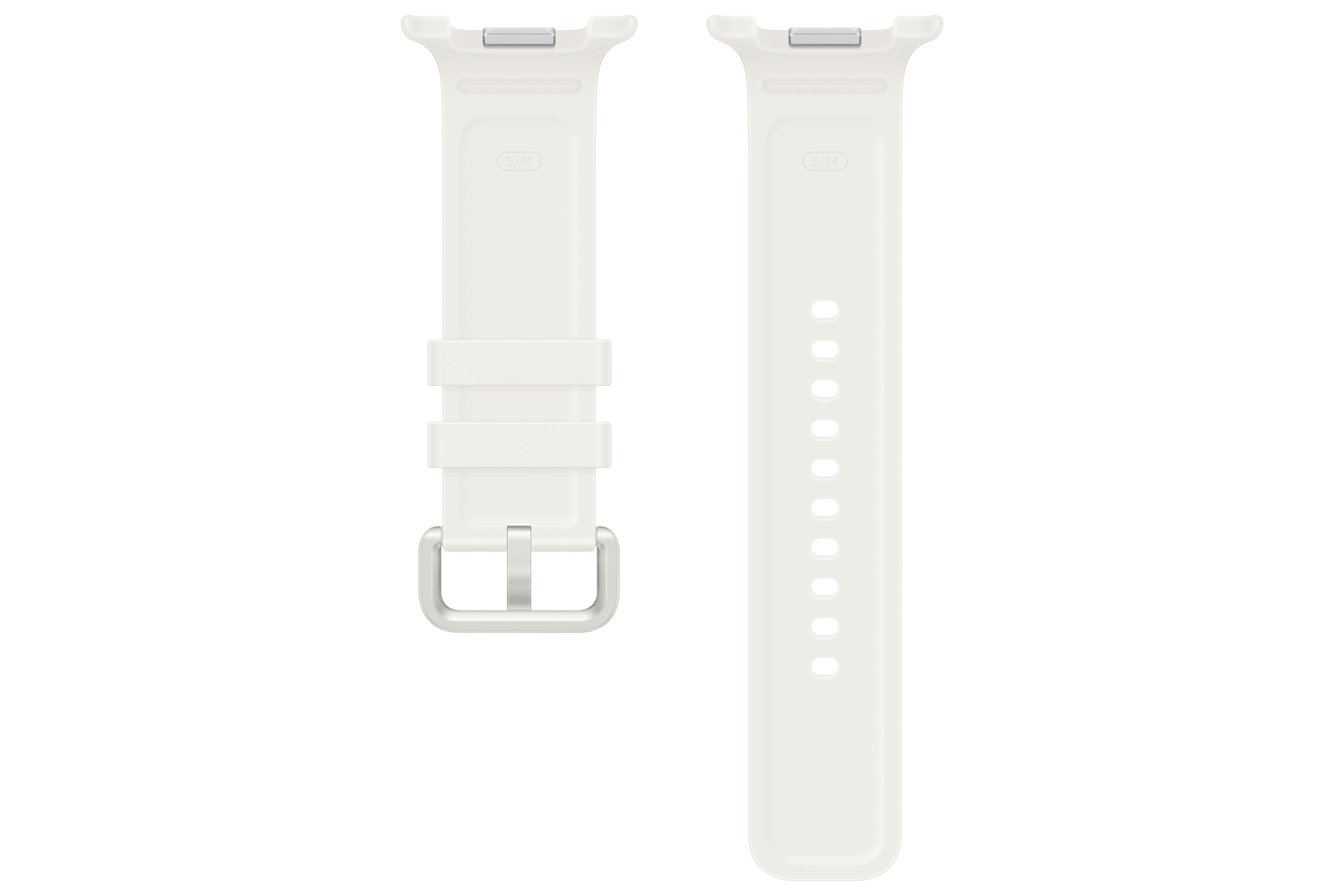 Un cinturino per smartwatch bianco con fibbia argentata su sfondo bianco.