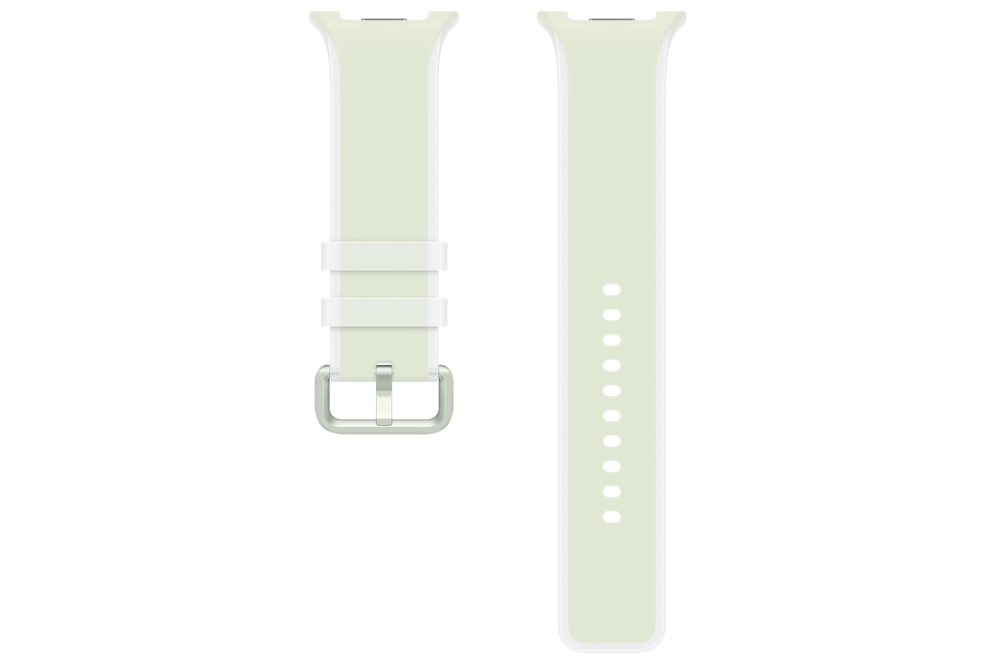 Un cinturino per smartwatch verde chiaro con fibbia argentata e due passanti su sfondo bianco.