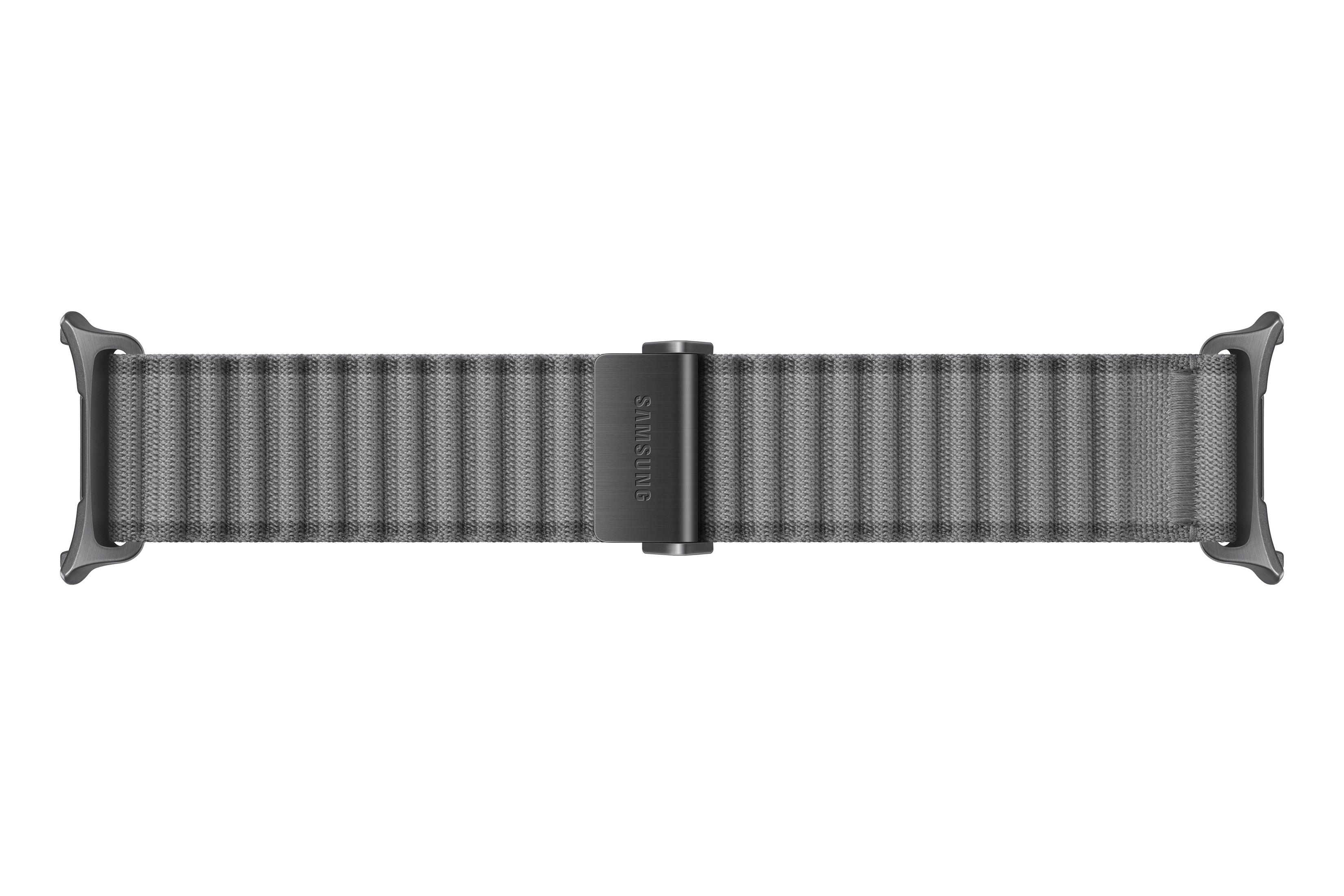 Ein graues Textil-Uhrenarmband mit zentraler Metallschließe und Samsung-Logo, horizontal auf weißem Hintergrund.
