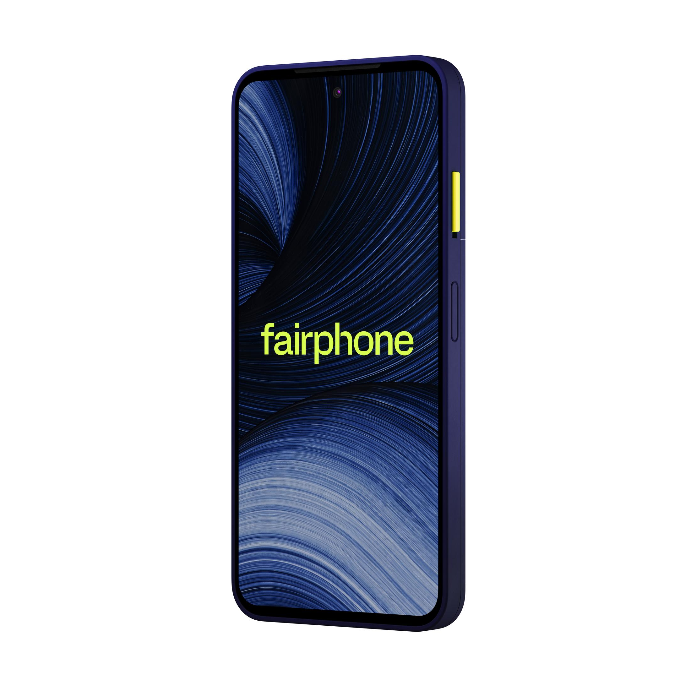 Uno smartphone Fairphone blu scuro con uno sfondo astratto blu e un pulsante di accensione giallo.