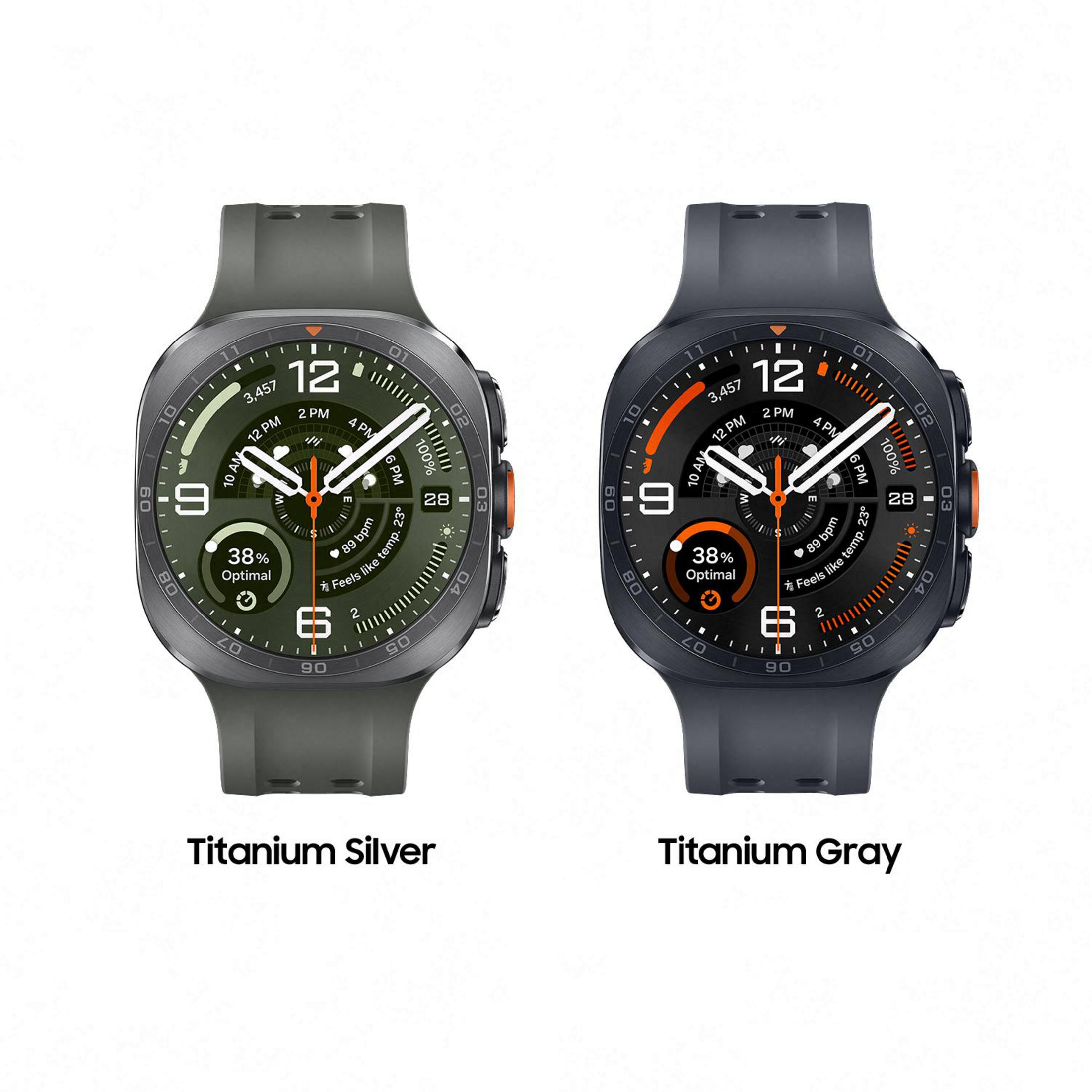 Due smartwatch in argento e grigio titanio con quadranti rotondi e cinturini in silicone grigi.