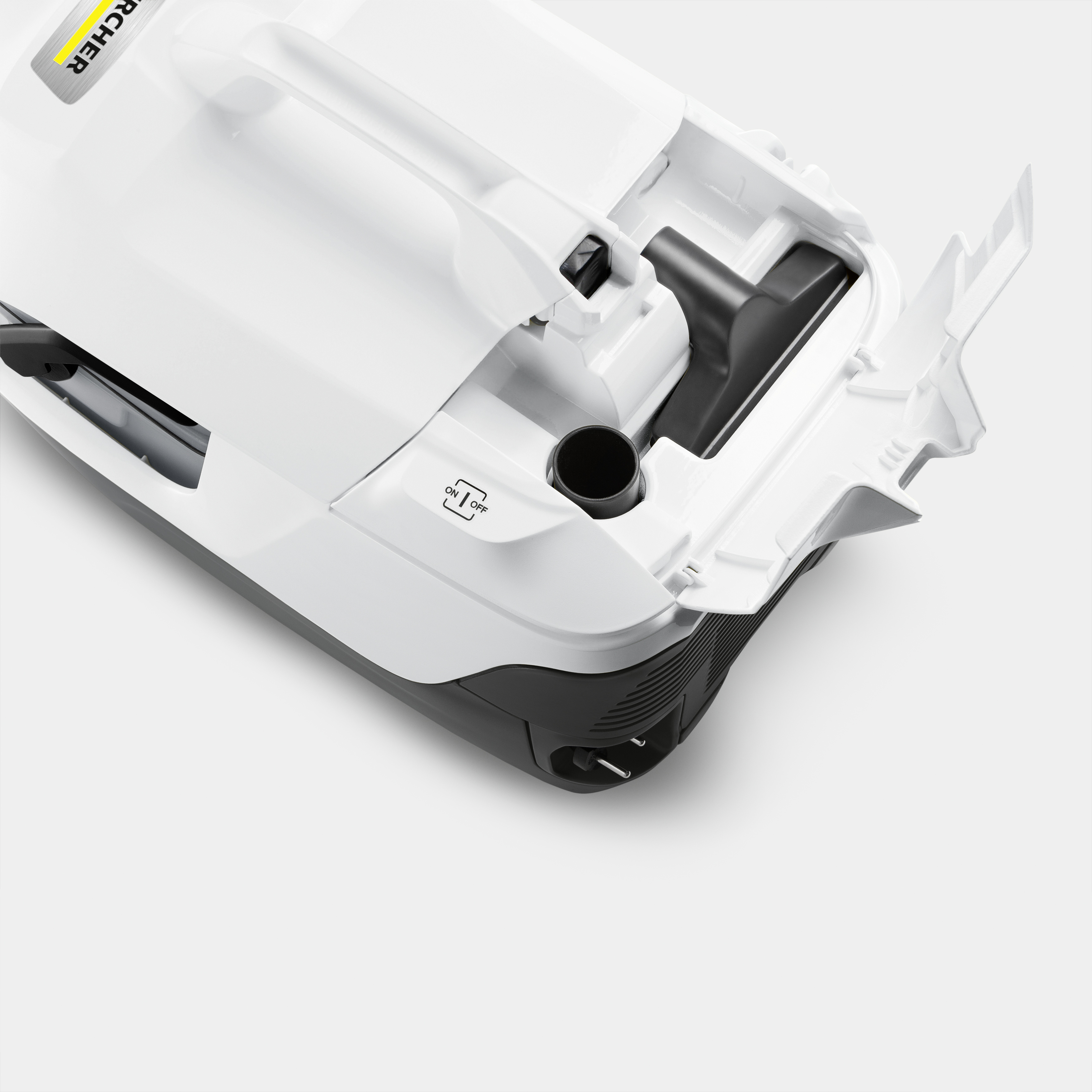 Aspirateur Kärcher blanc avec un compartiment ouvert pour accessoires.