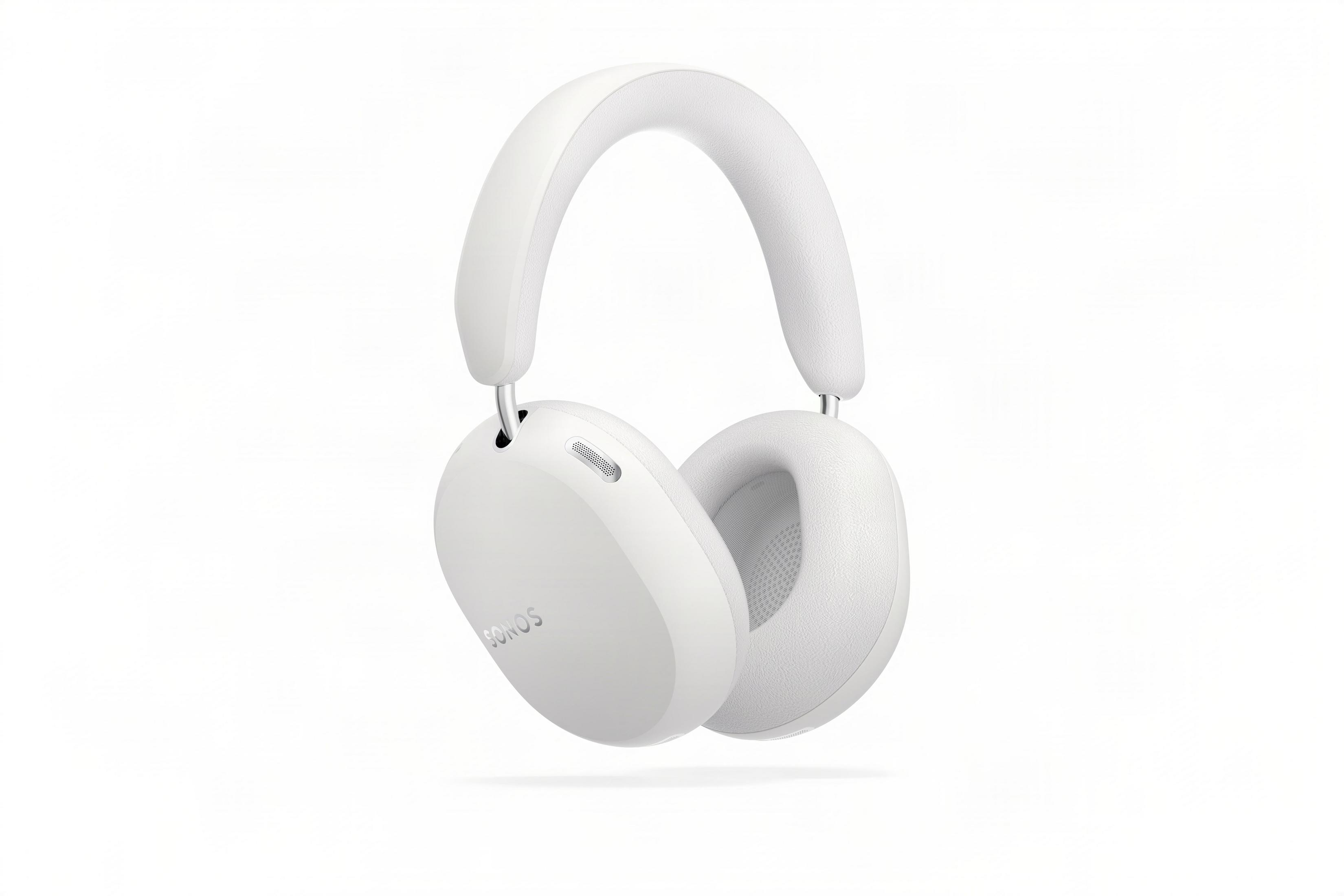 Weiße Over-Ear-Kopfhörer von Sonos mit gepolstertem Bügel und Ohrmuscheln auf weißem Hintergrund.