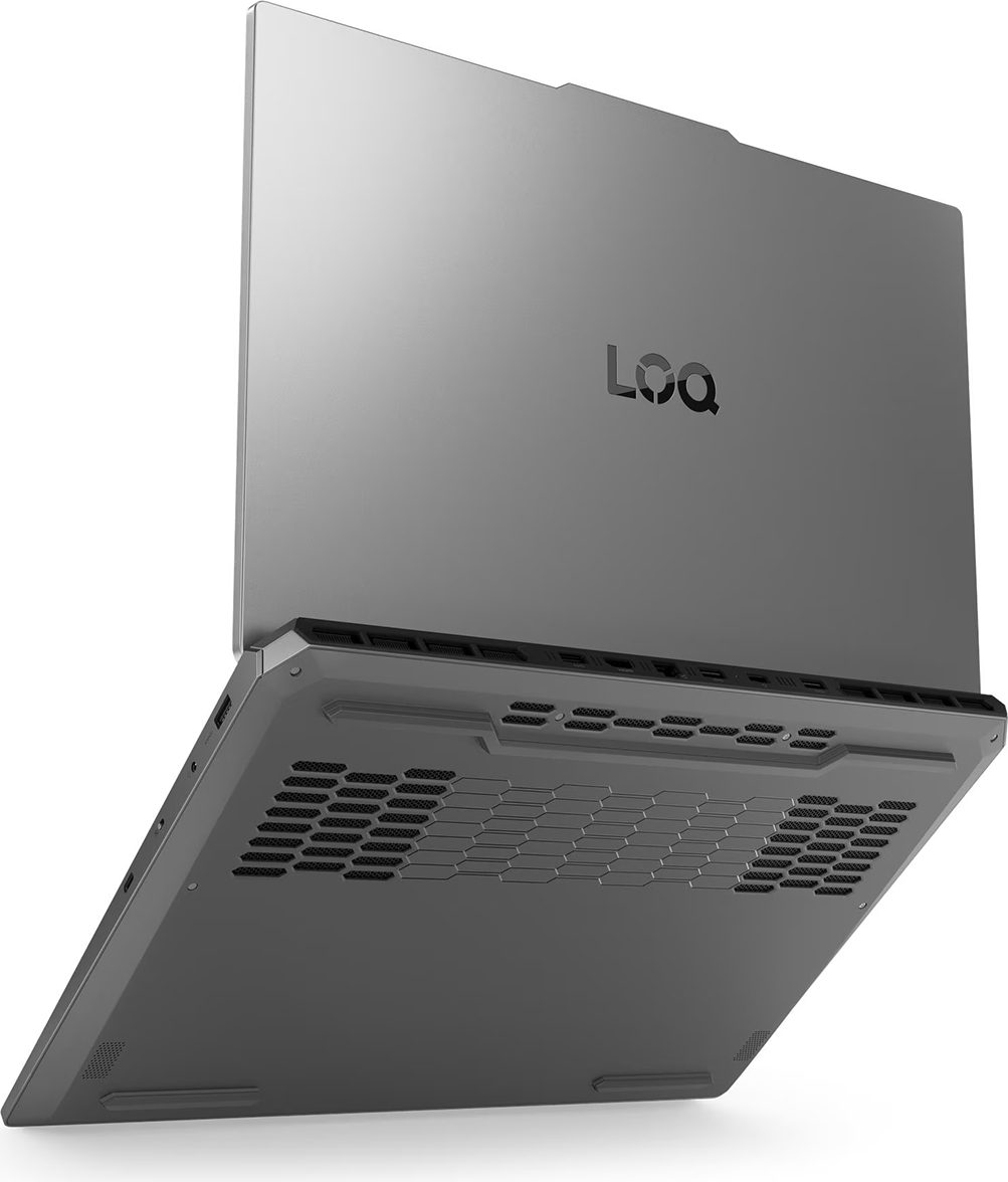 Havalandırma ızgaraları ve portları görünen alt kısımdan gri Lenovo LOQ dizüstü bilgisayar.