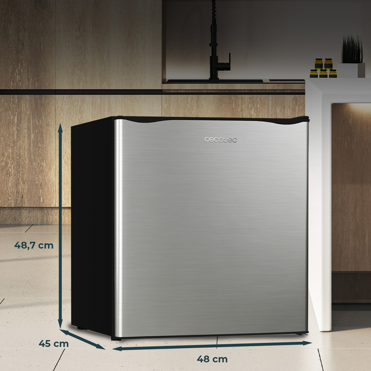 Mininevera plateada compacta con dimensiones: 48,7 cm de alto, 48 cm de ancho y 45 cm de profundidad en cocina moderna.