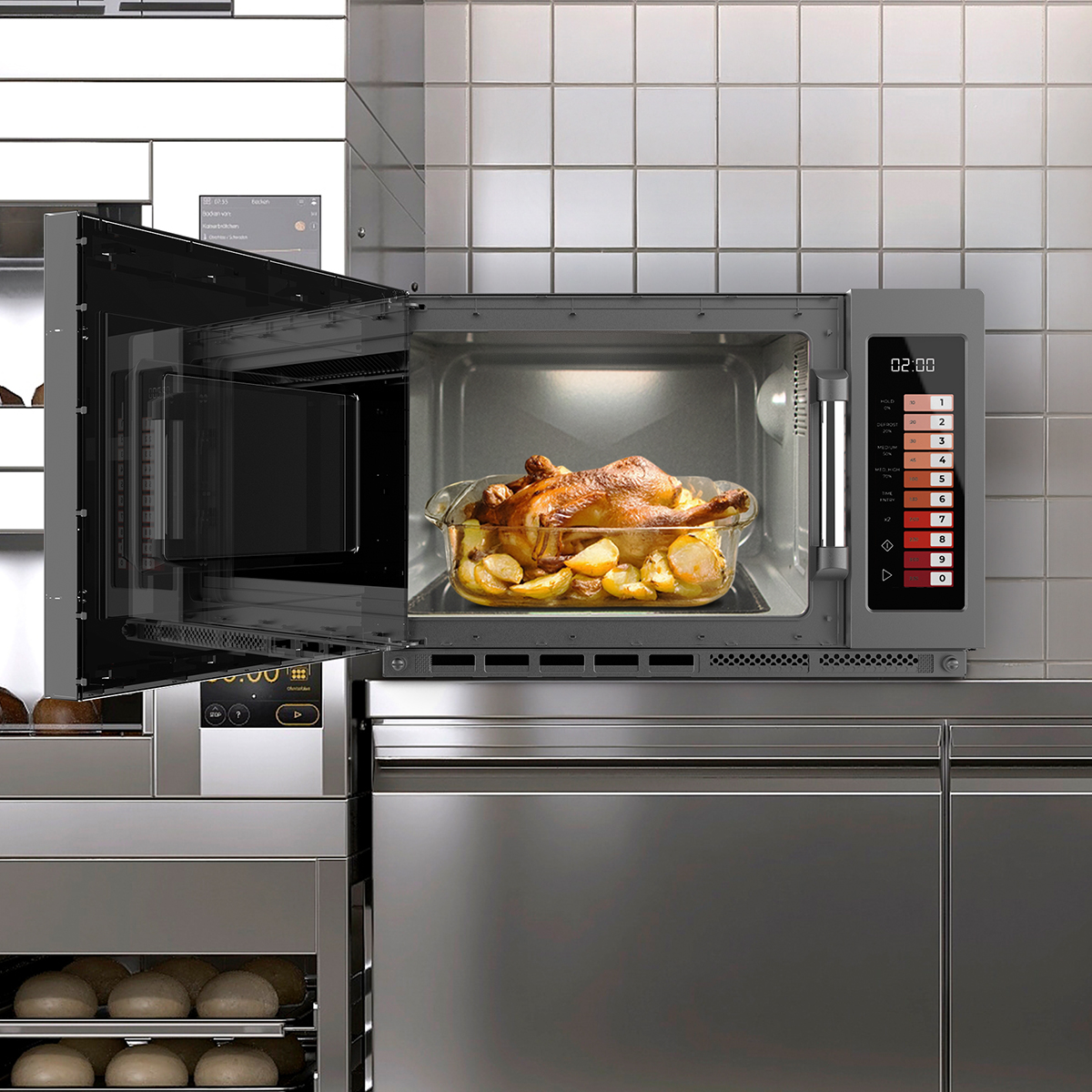 Horno gris abierto con pollo asado y patatas en un recipiente de cristal.