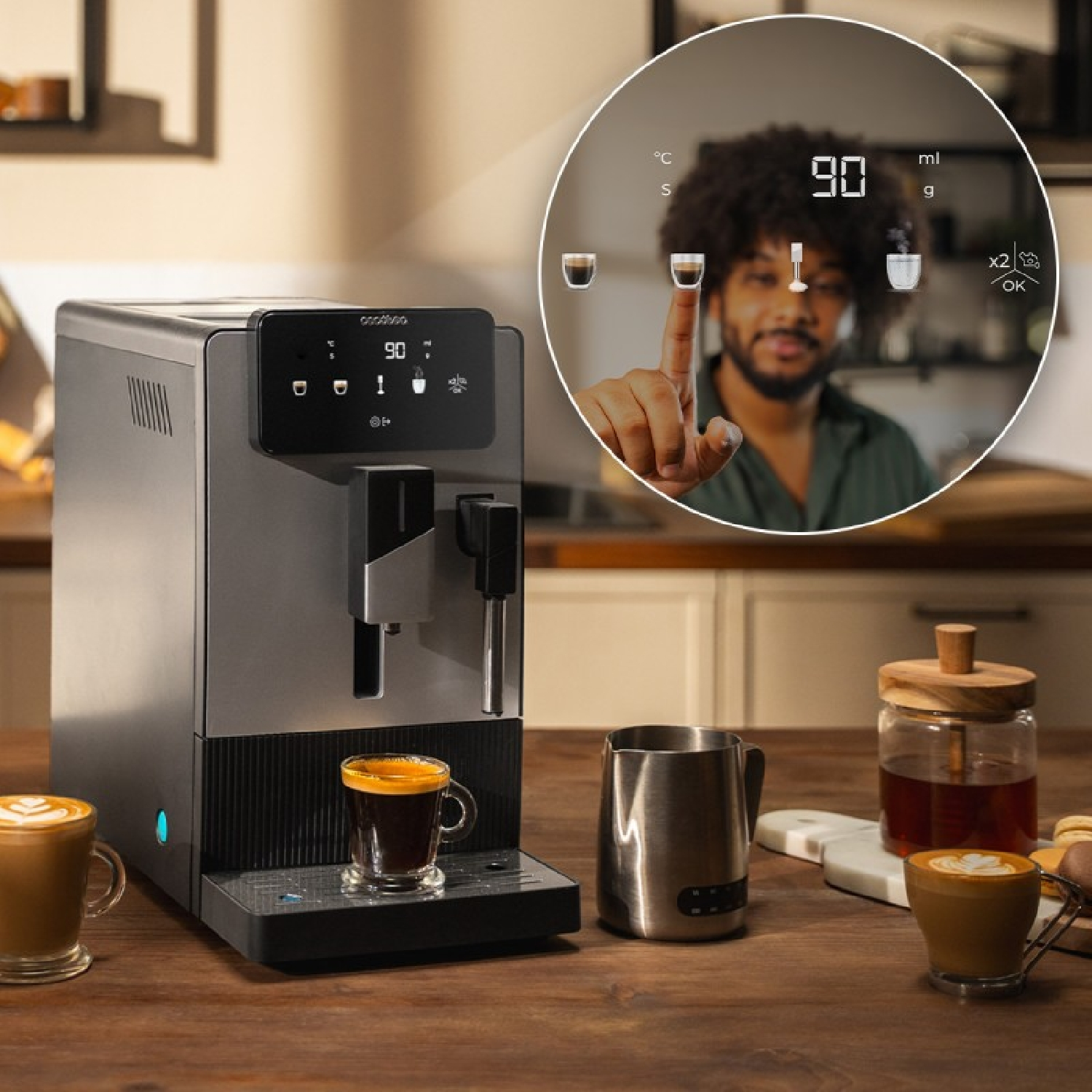 Una macchina da caffè moderna con tazze su un tavolo, con un cerchio che mostra un uomo che tocca uno schermo digitale.