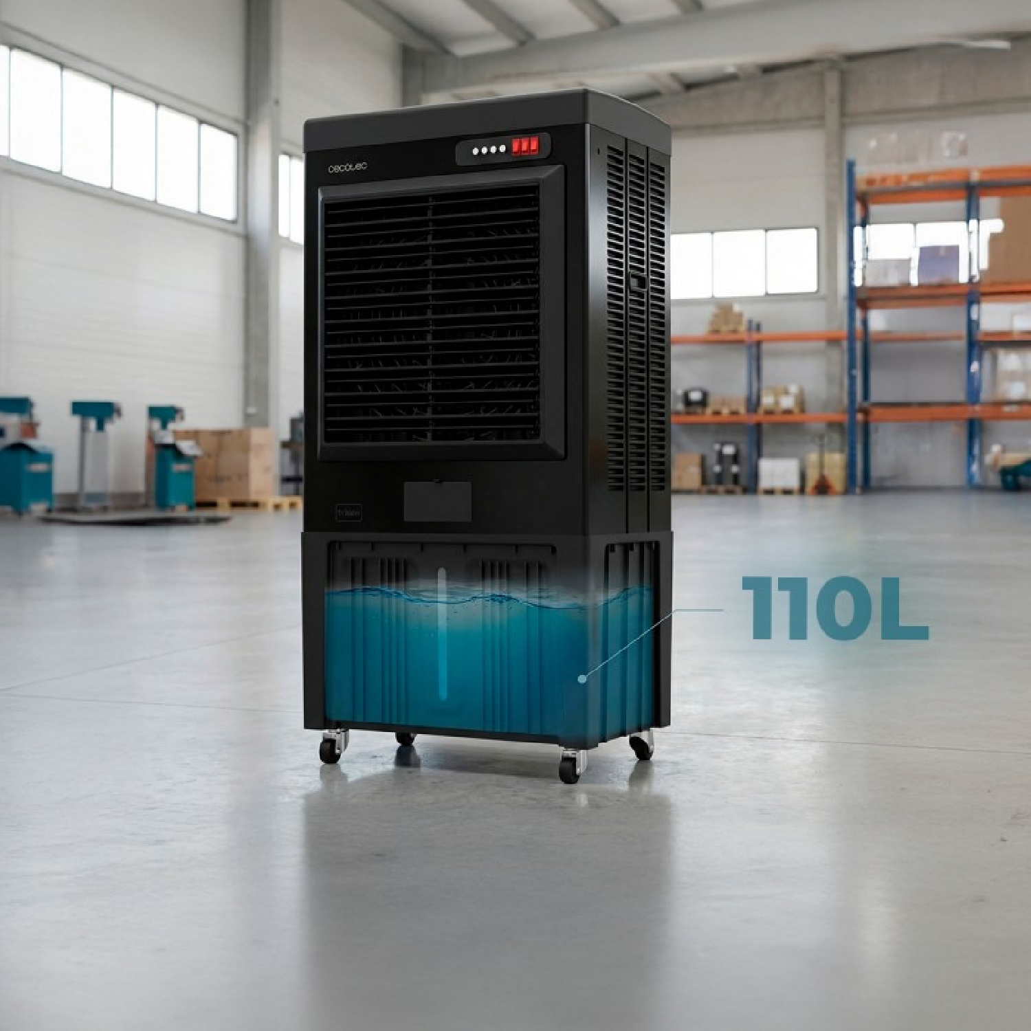 Un enfriador de aire negro grande con depósito de 110L en un almacén.