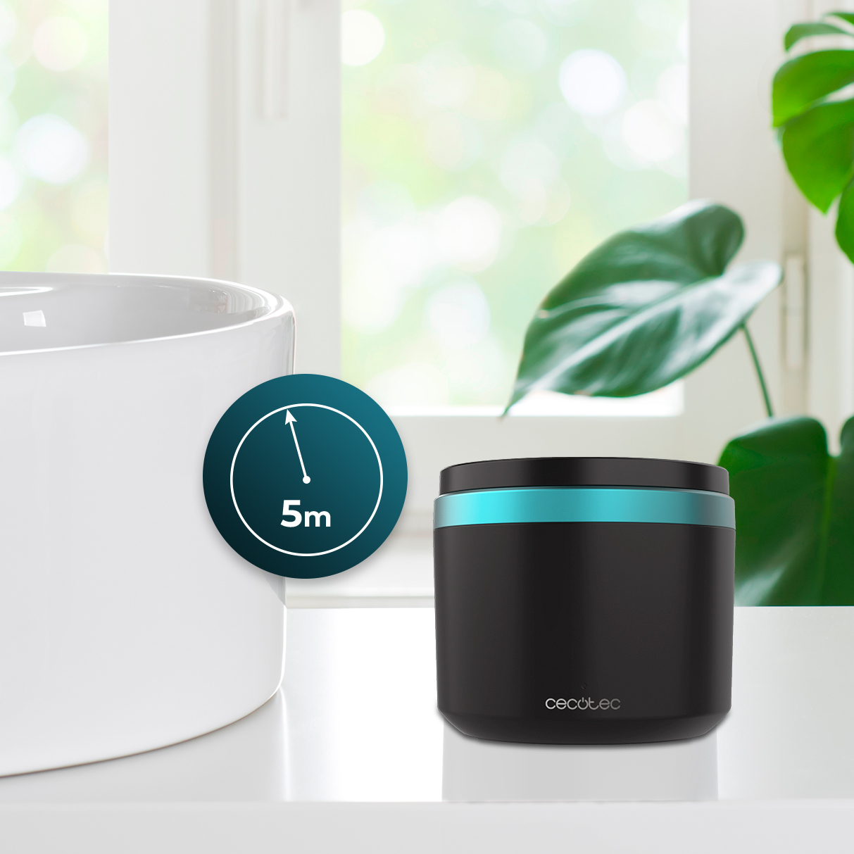 Dispositivo negro y verde azulado con icono de temporizador de 5 minutos, junto a una maceta blanca y planta.