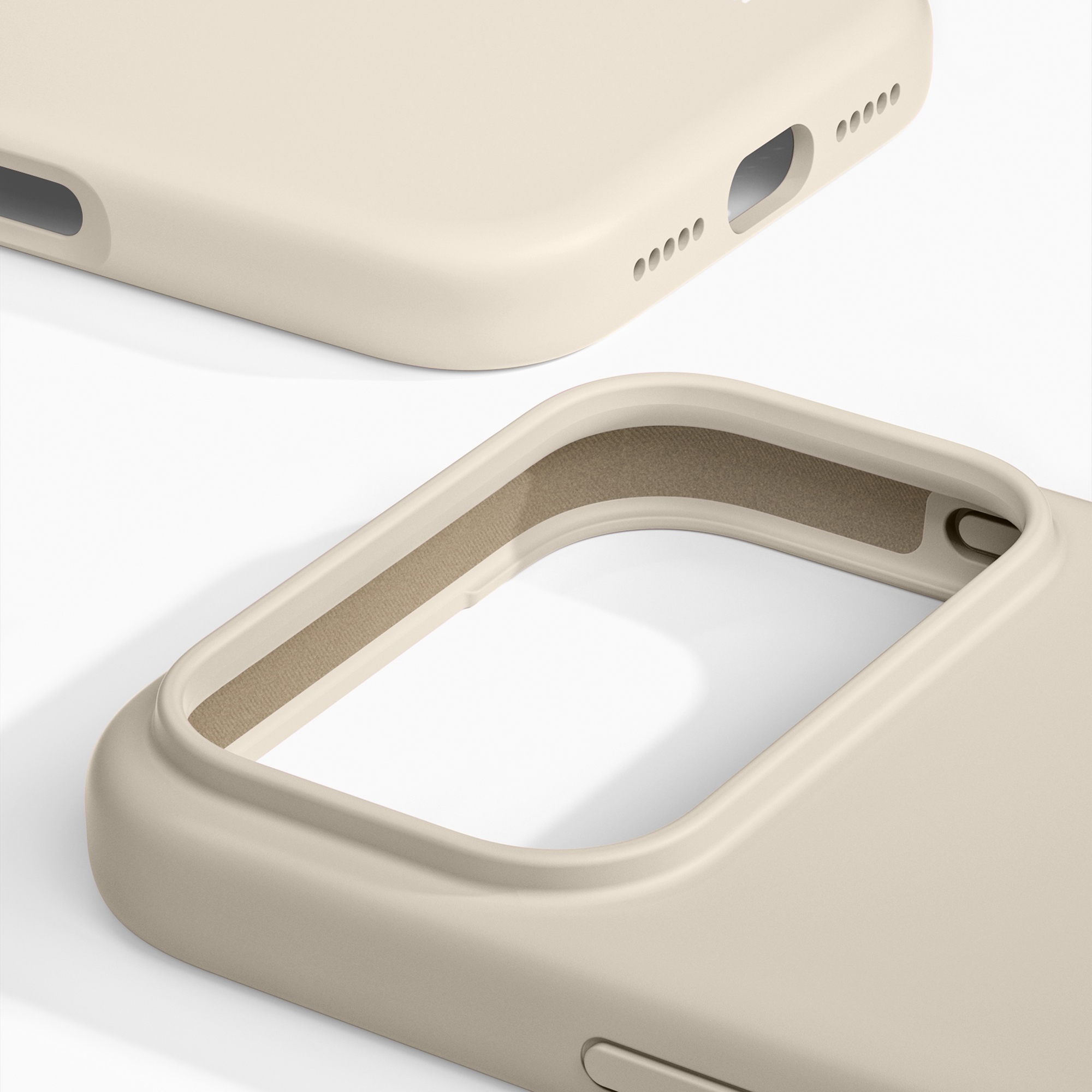 Beige siliconen telefoonhoesje met verhoogde camerarant op een witte achtergrond.